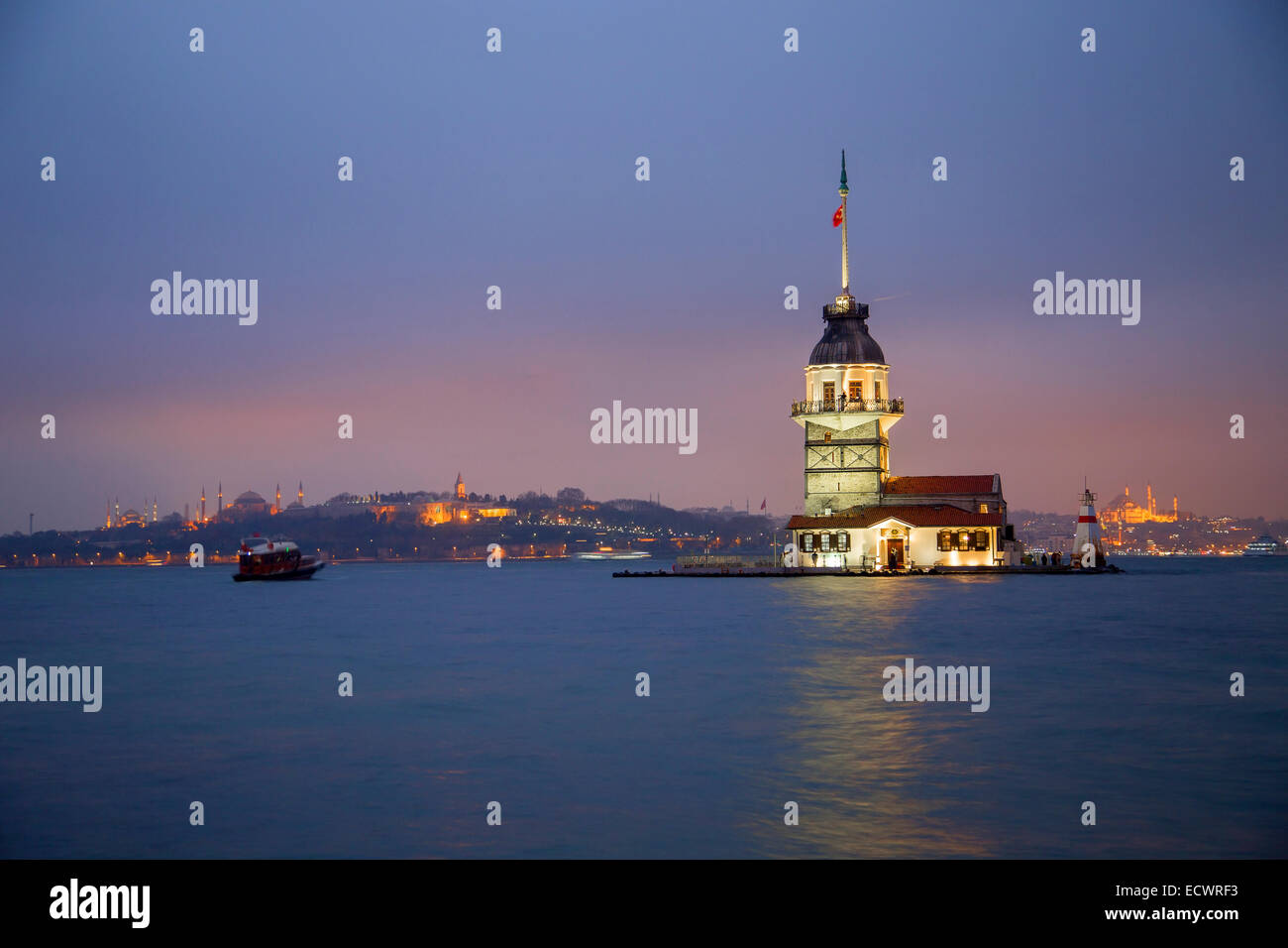 Jungfernturm am Abend in Istanbul Türkei 2014 Stockfoto