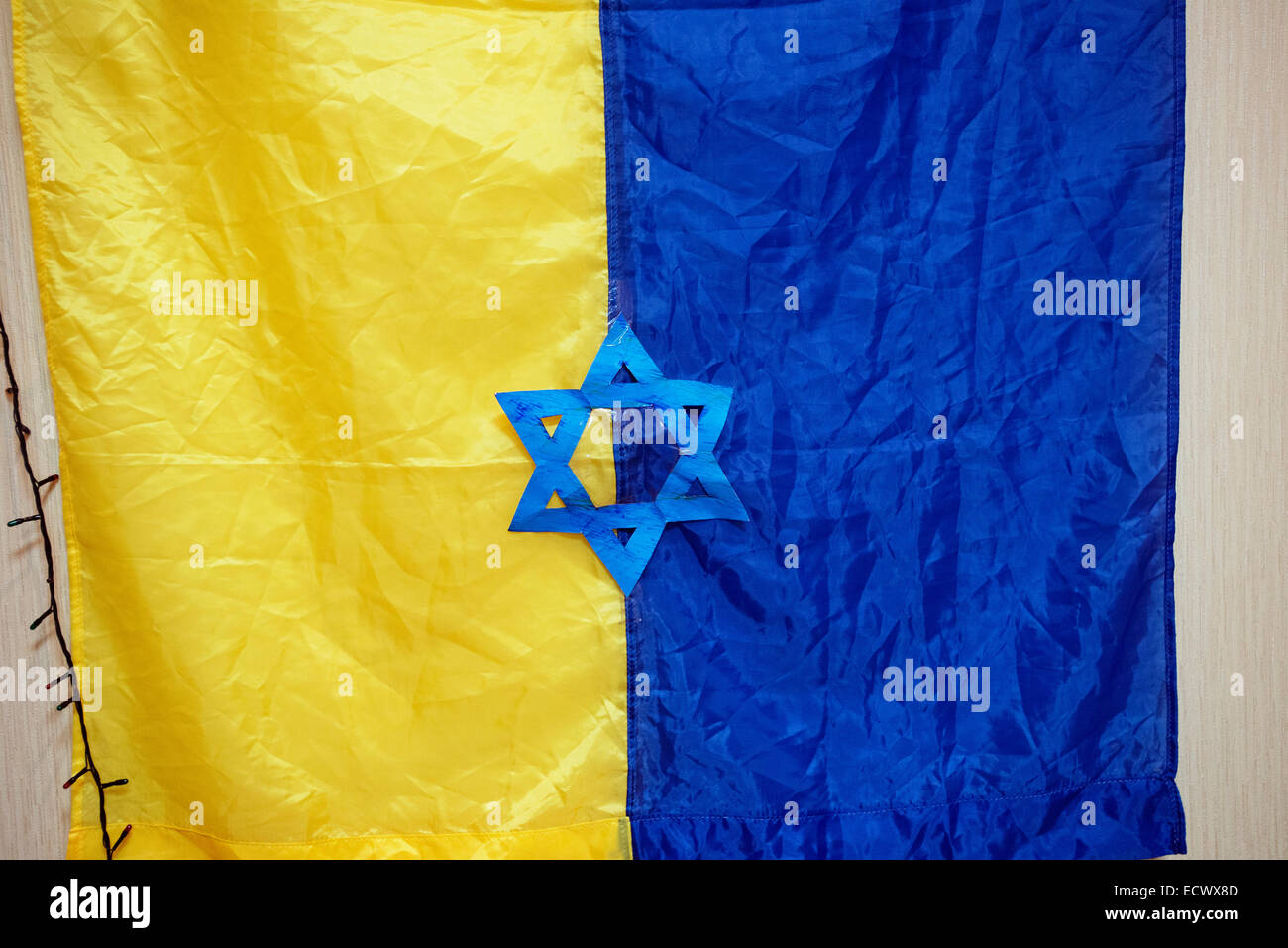 Kiew jüdische messianische Gemeinde Zentrum, Kiew, Ukraine. 20. Dezember 2014. Ukrainische Flagge mit dem Davidstern, Ukraine Credit: Oleksandr Rupeta/Alamy Live News Stockfoto