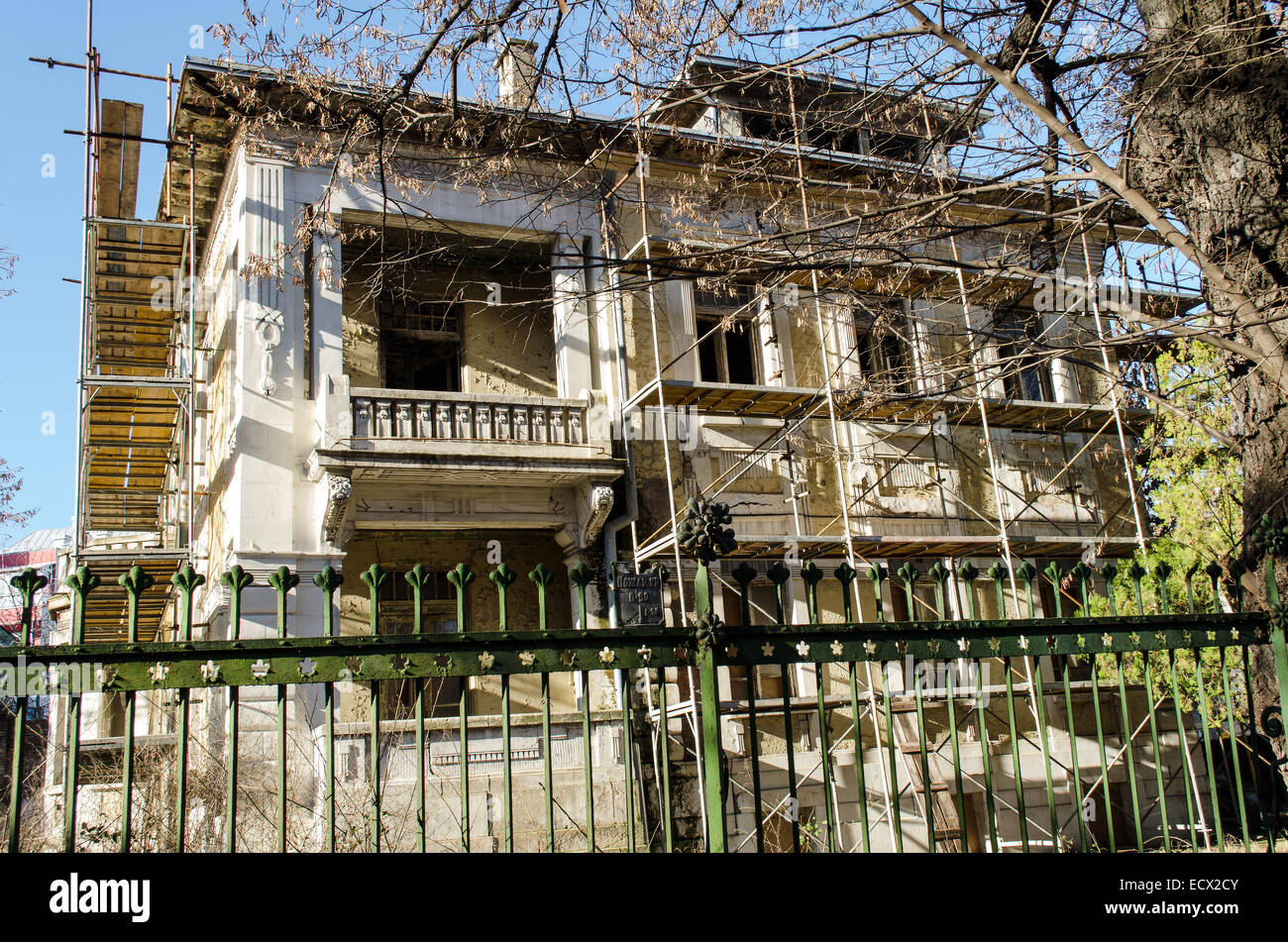 Ein altes Gebäude renoviert. Stockfoto