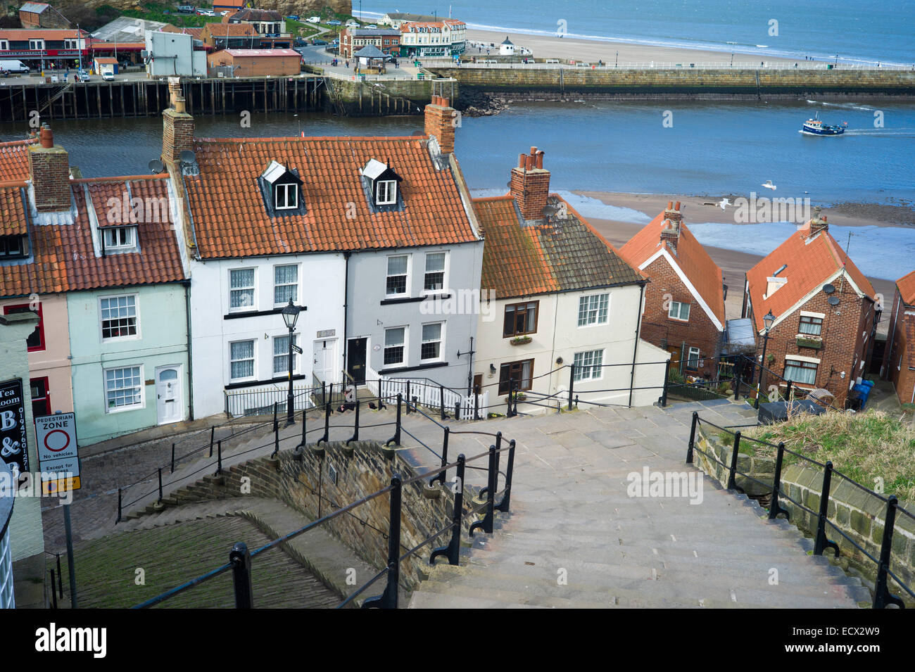 Whitby Steps mit Tate Hill und Church Lane Stockfoto
