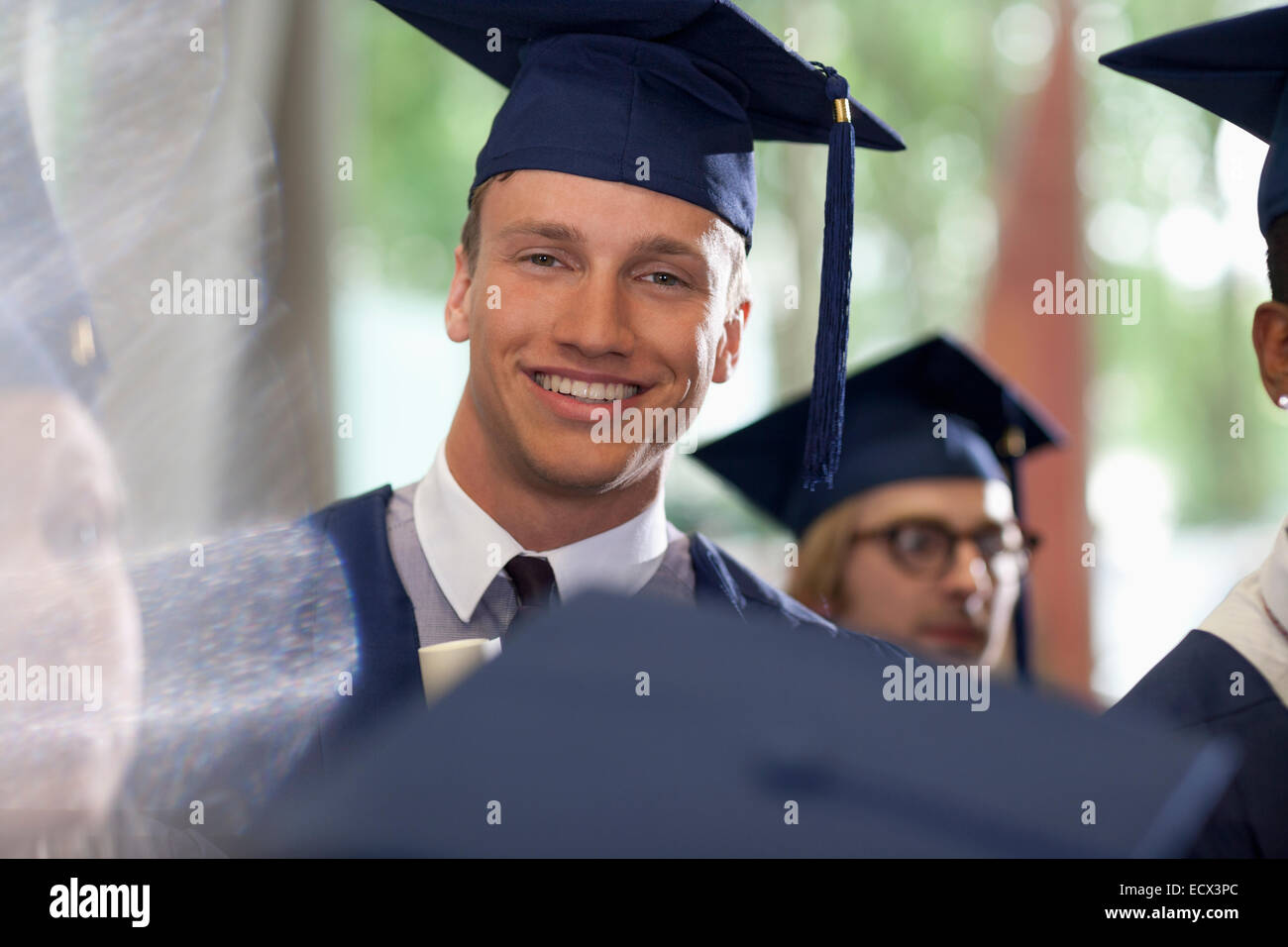 Porträt von lächelnden Student während der Abschlussfeier Stockfoto