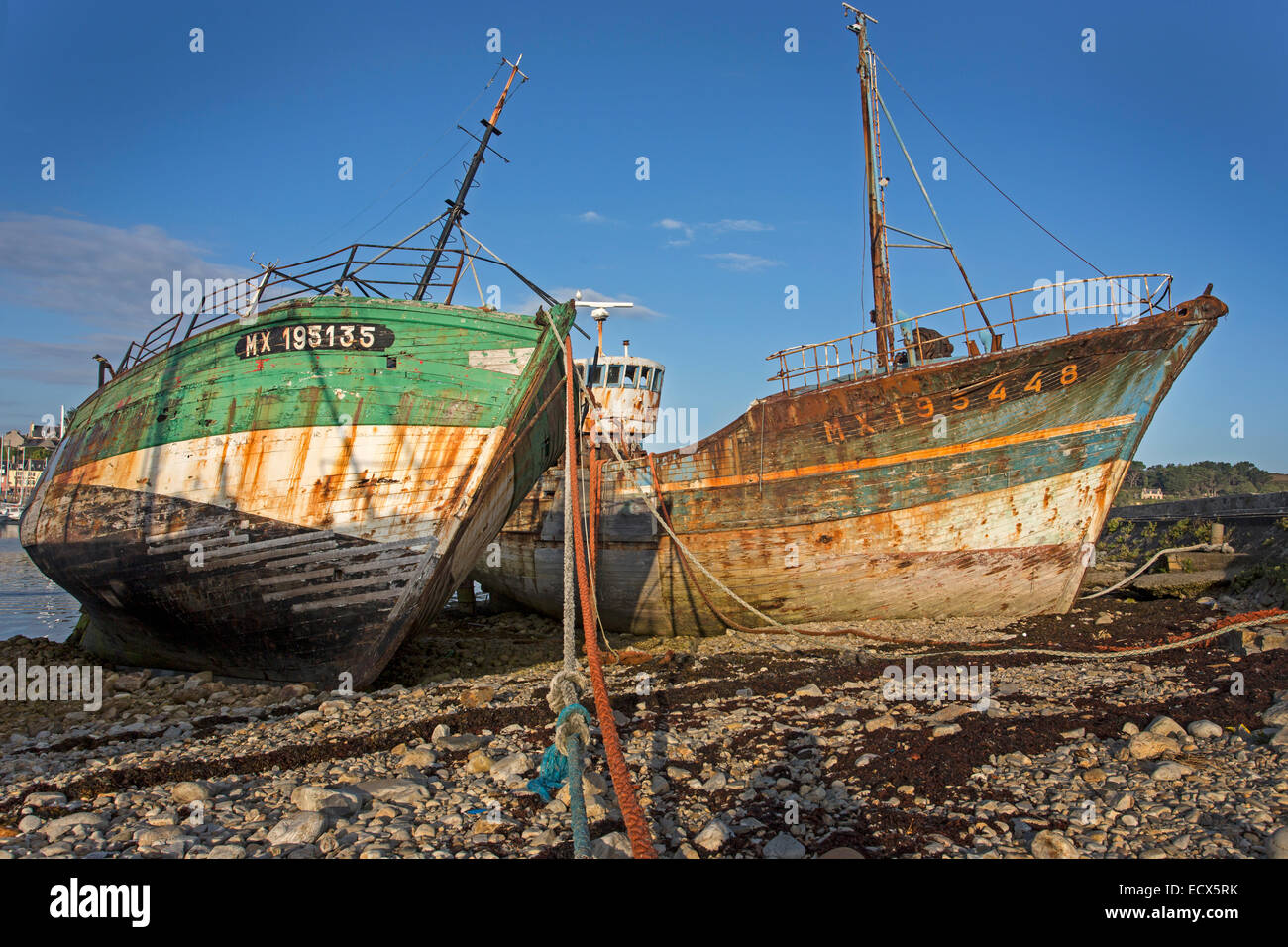 Wrack von einem alten Fischerboot Schiffsfriedhof, Camaret-Sur-Mer, Département Finistère, Bretagne, Frankreich, Europa Stockfoto