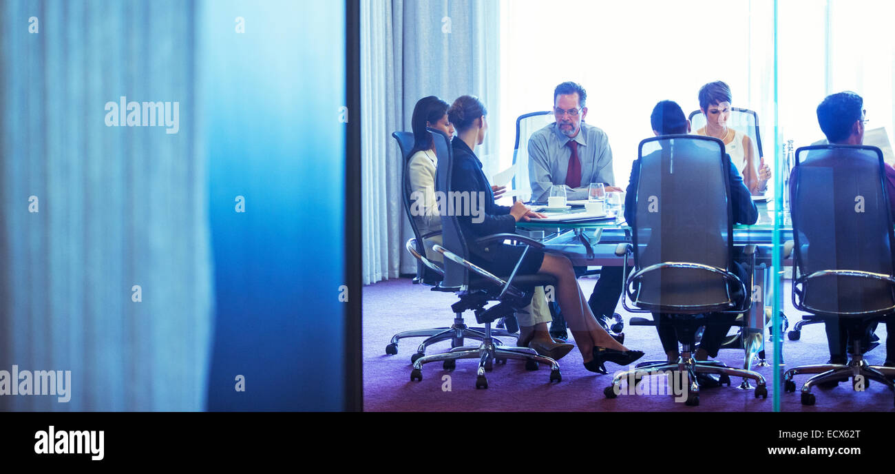 Geschäftsleute mit treffen im Konferenzraum Stockfoto