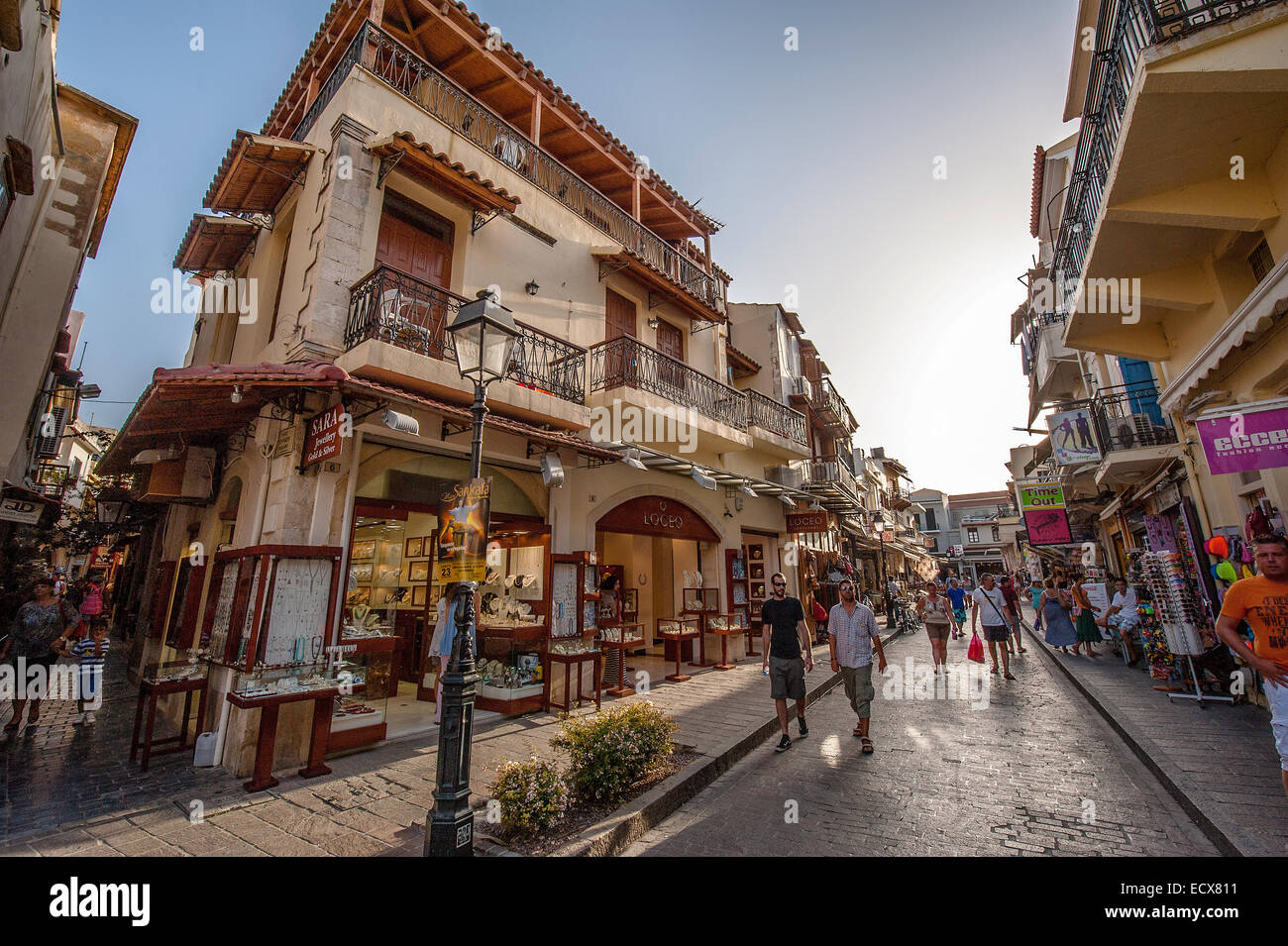 Touristen in Rethymnon, Crete Stockfoto