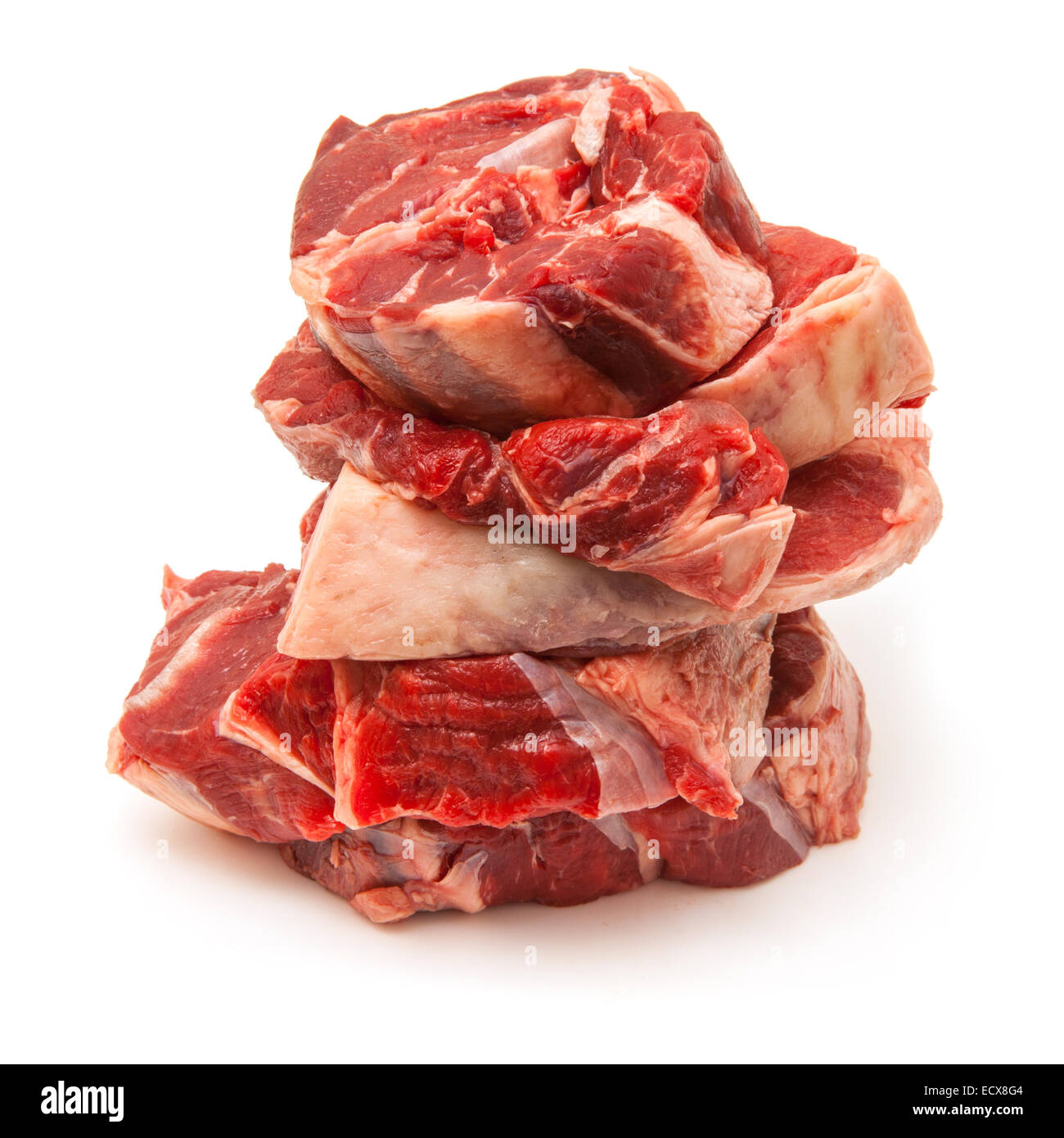 Ungekochte organische Shin von Rindfleisch isoliert auf einem weißen Studio-Hintergrund. Stockfoto