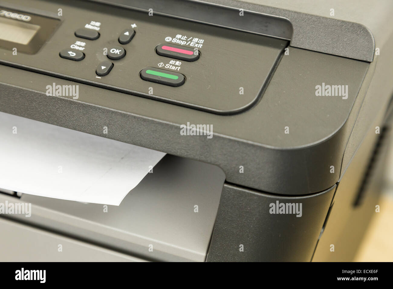 Nahaufnahme der Drucker drucken von Dokumenten auf Papier Stockfoto