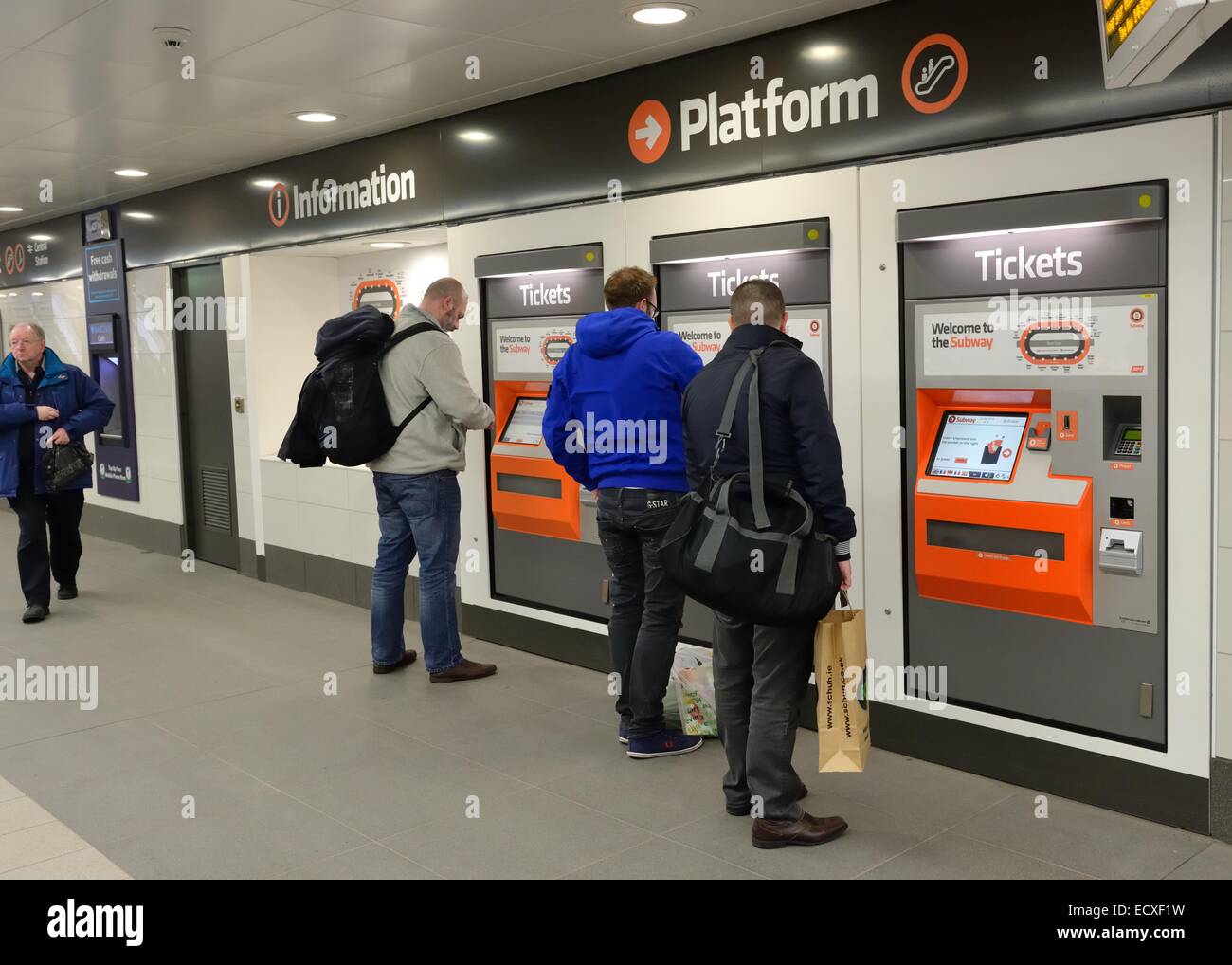 St. Enoch Platz u-Bahn Fahrkartenautomaten Dienst am Kunden für die Röhre von Glasgow in Schottland Stockfoto