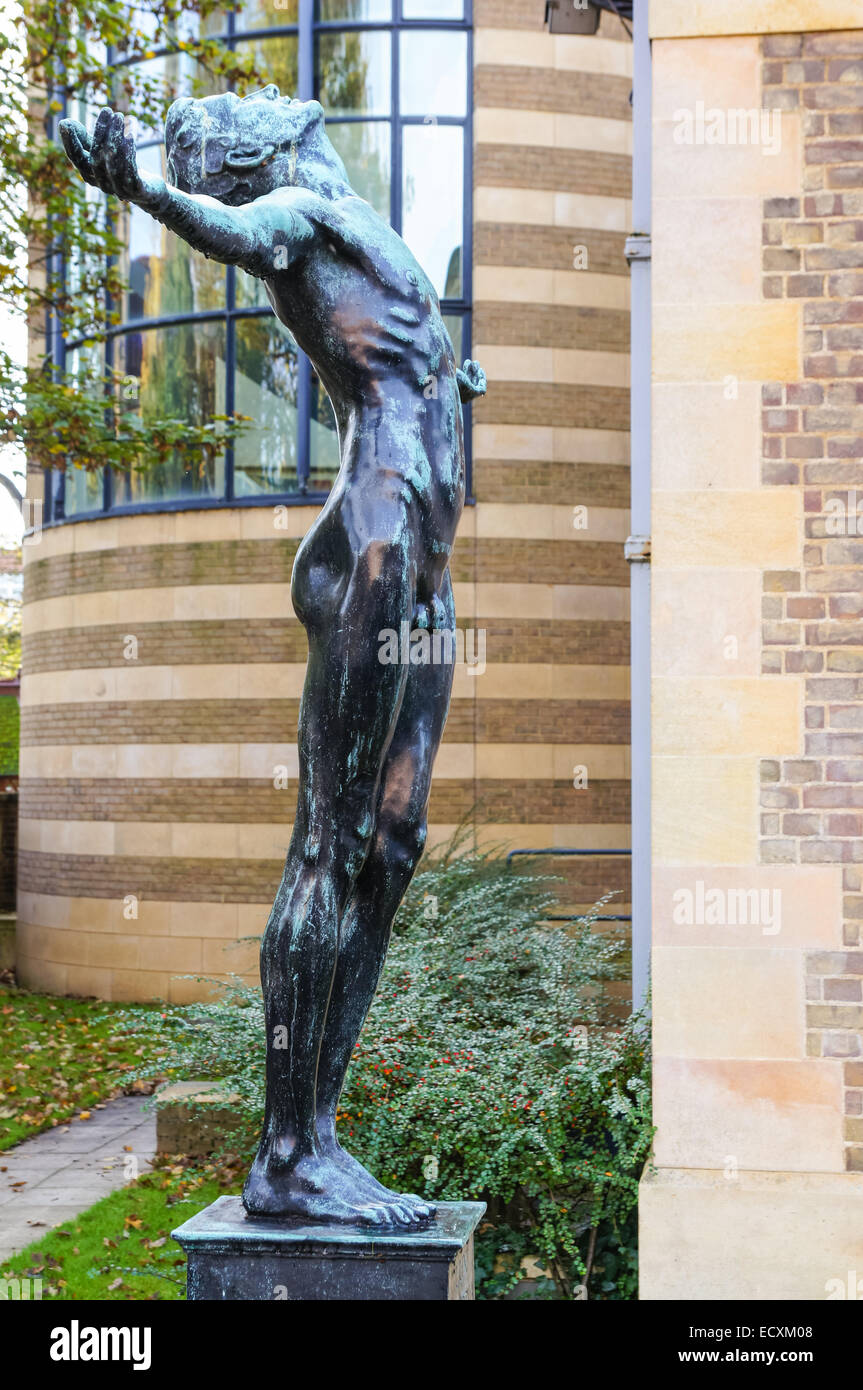 Bronzestatue an Scott Polar Research Institute in Cambridge Cambridgeshire England Vereinigtes Königreich Großbritannien Stockfoto