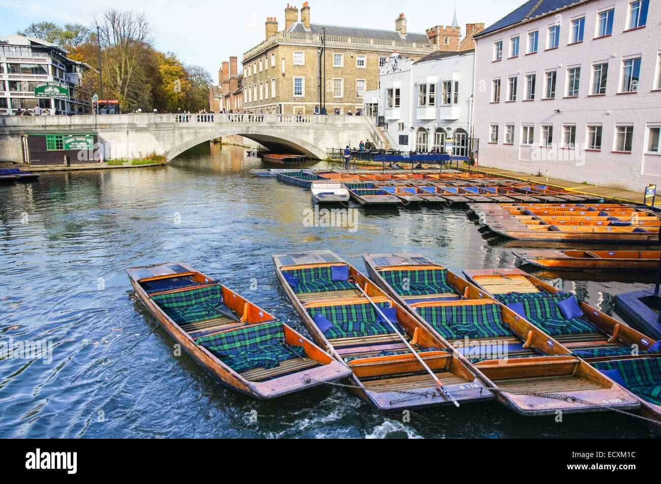Hölzernen Kähne auf dem Fluss Cam in Cambridge Cambridgeshire England Vereinigtes Königreich Großbritannien Stockfoto
