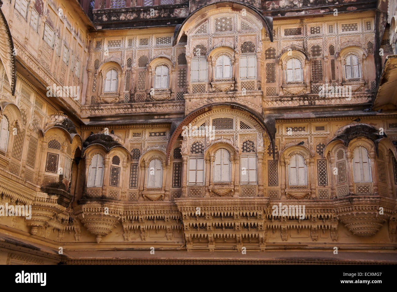 Kunstvoll geschnitzten Fenstern (Meherangarh) Mehrangarh Fort, Jodhpur, Rajasthan, Indien Stockfoto