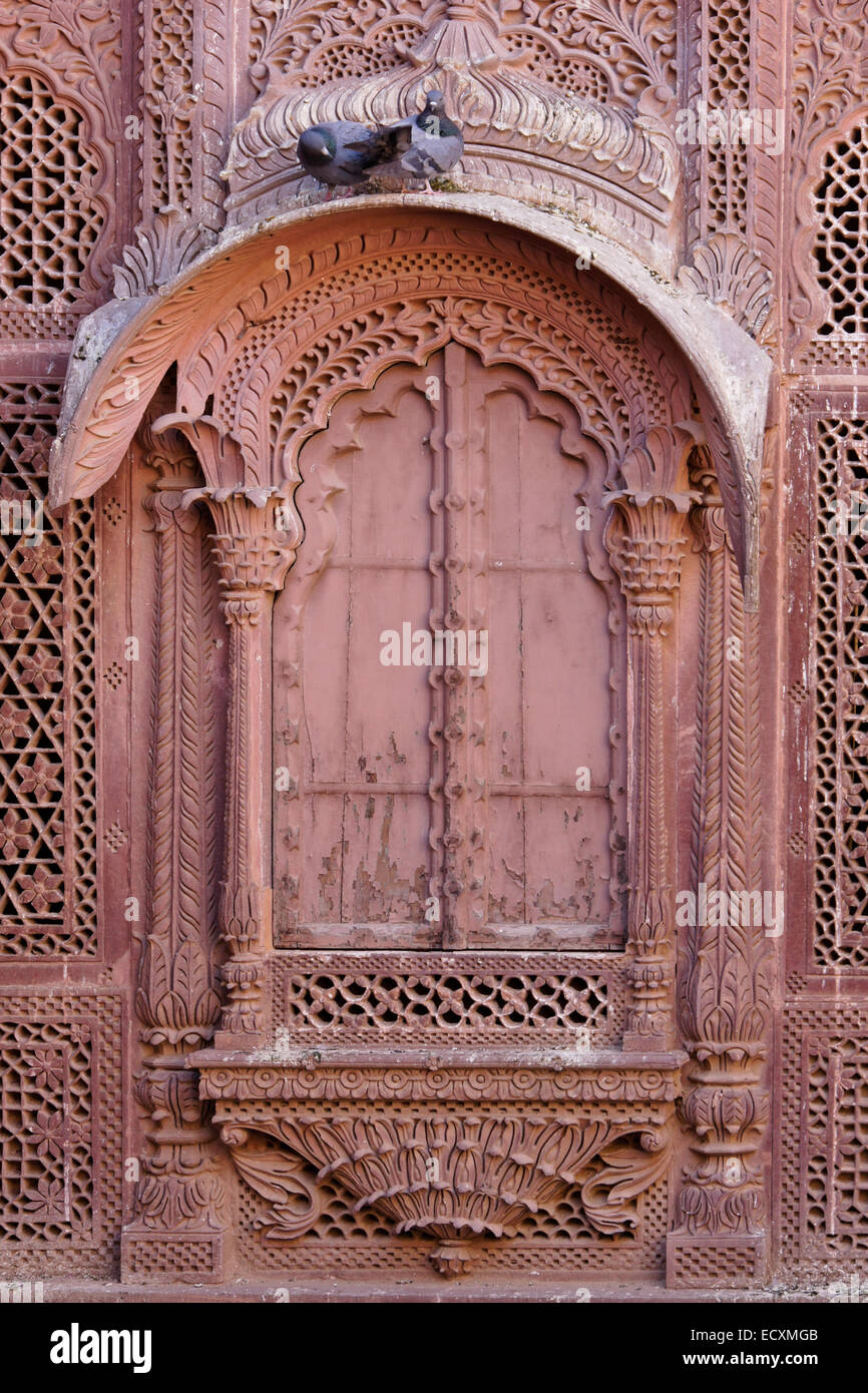 Kunstvoll geschnitzten Fenster (Meherangarh) Mehrangarh Fort, Jodhpur, Rajasthan, Indien Stockfoto
