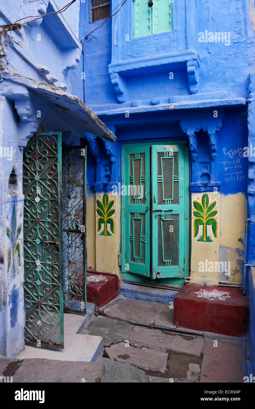 Bunte alte Heimat in die blaue Stadt Jodhpur, Rajasthan, Indien Stockfoto