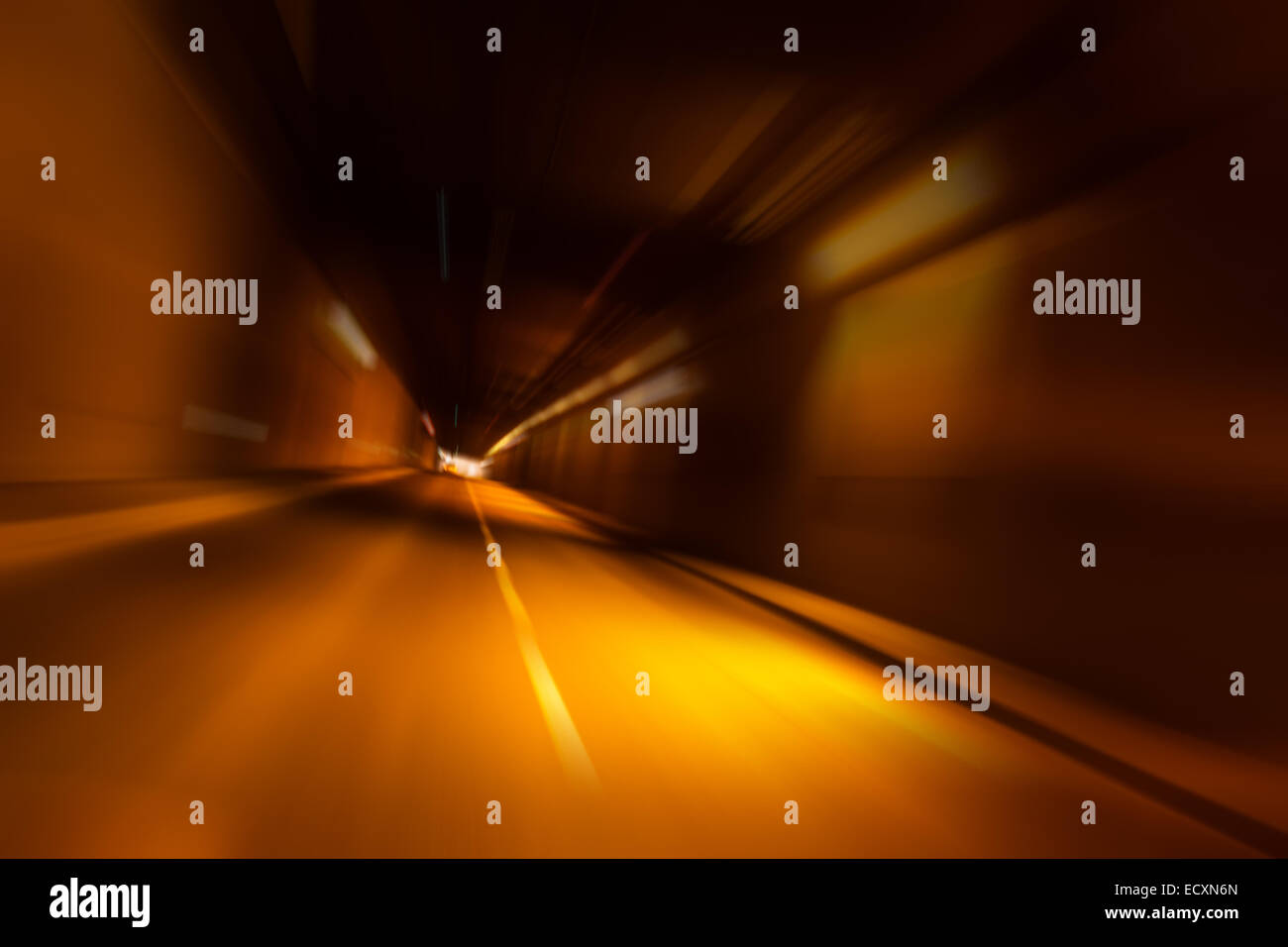 mit dem Auto in einem Tunnel in berlin Stockfoto