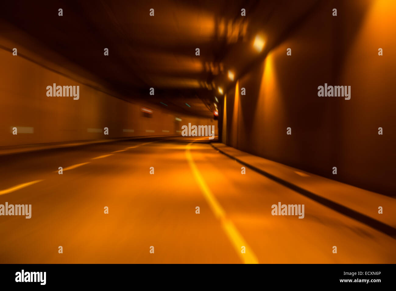 mit dem Auto in einem Tunnel in berlin Stockfoto