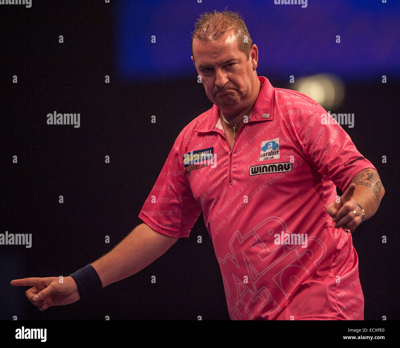 London, UK. 21. Dezember 2014. William Hill World Darts Championship. Dean Winstanley (26) [ENG] feiert eine Finish gegen Wayne Jones [ENG]. Winstanley gewann das Spiel 3: 2 Credit: Action Plus Sport/Alamy Live News Stockfoto