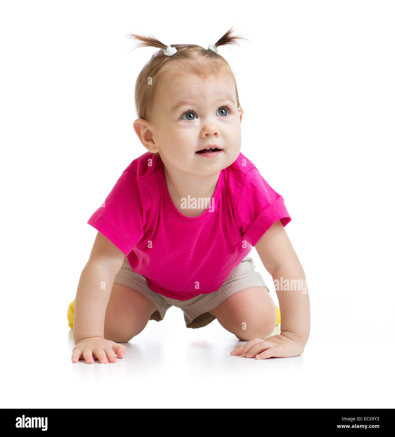 Crawling Baby Vorderansicht isoliert Stockfoto