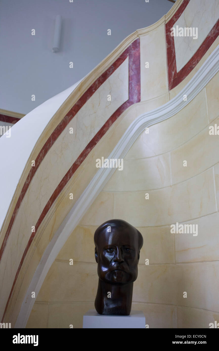 Büste von Henry Dunant (1828-1910), Gründer des IKRK, in einem Treppenhaus an das Deutsche Rote Kreuz (Deutsches Rotes Kreuz - DRK) HQ Stockfoto