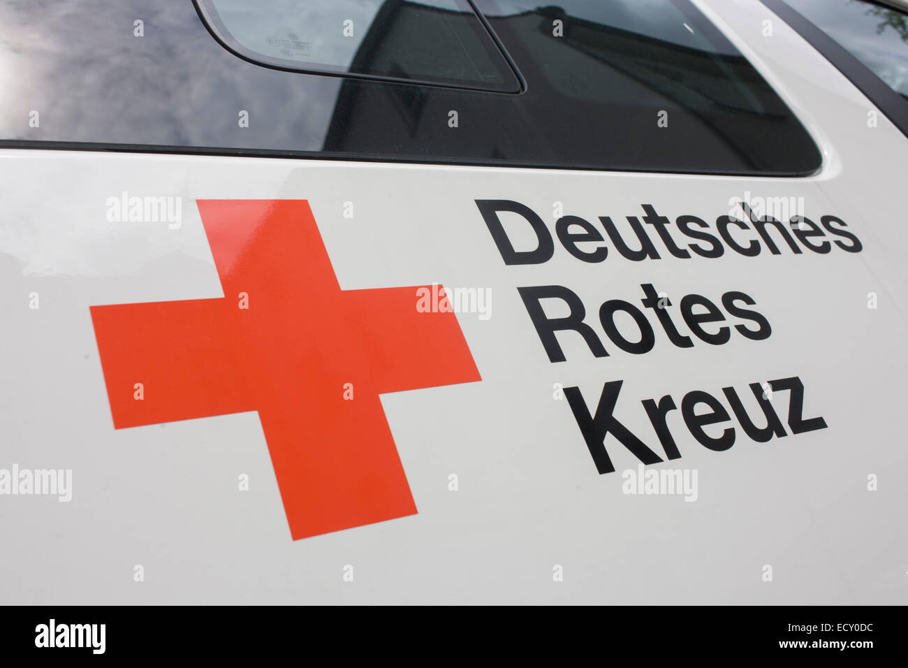 Deutsches Rotes Kreuz - DRK (Deutsche Rote Kreuz) Fahrzeug Logos an ...