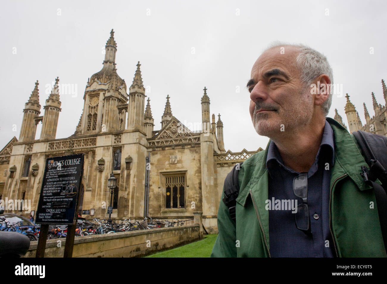 Mathematiker und Risiko-Guru, Professor David Spiegelhalter außerhalb Kings College, Cambridge. Stockfoto
