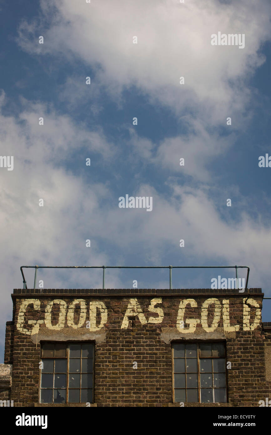 "Gut wie Gold" Graffiti auf einem Waterloo Gebäude, Südlondon. Stockfoto