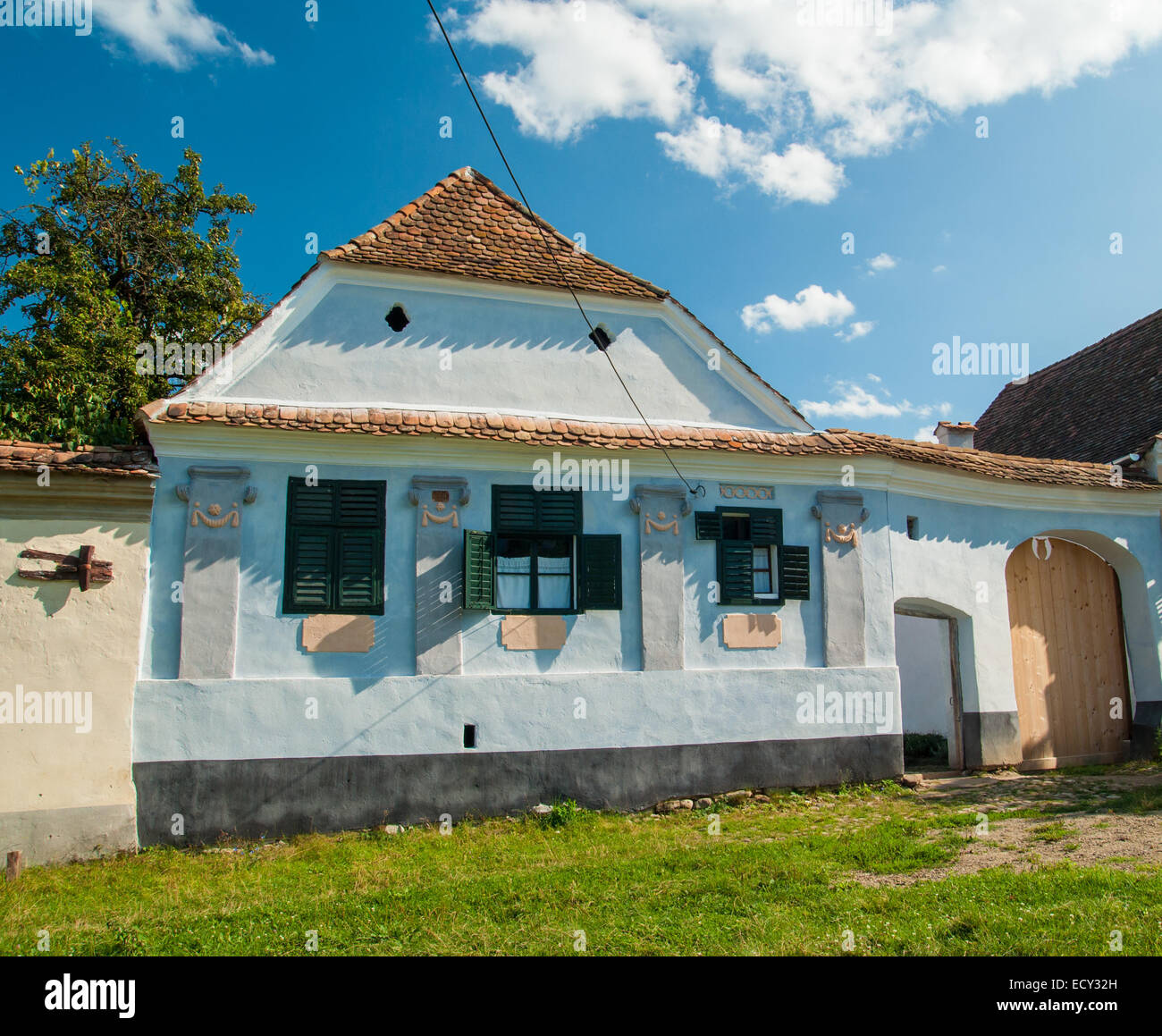 Deutsch-Weißkirch Dorf und befestigte Kirche von Deutsch-Weißkirch, Siebenbürgen, Rumänien ein schönes Haus in dem Dorf Viscri Stockfoto