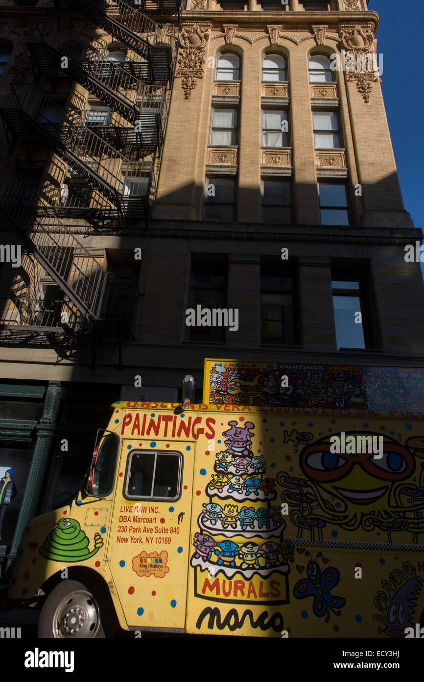 Alten Mietshaus in Stein gebaut, in Manhattan, New York City. Stockfoto