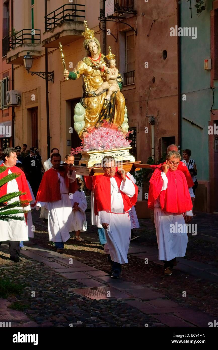 Prozession auf dem Madonna-Festival von Santa Maria del Mare, in der Altstadt, Bosa, Provinz Oristano, Sardinien, Italien Stockfoto