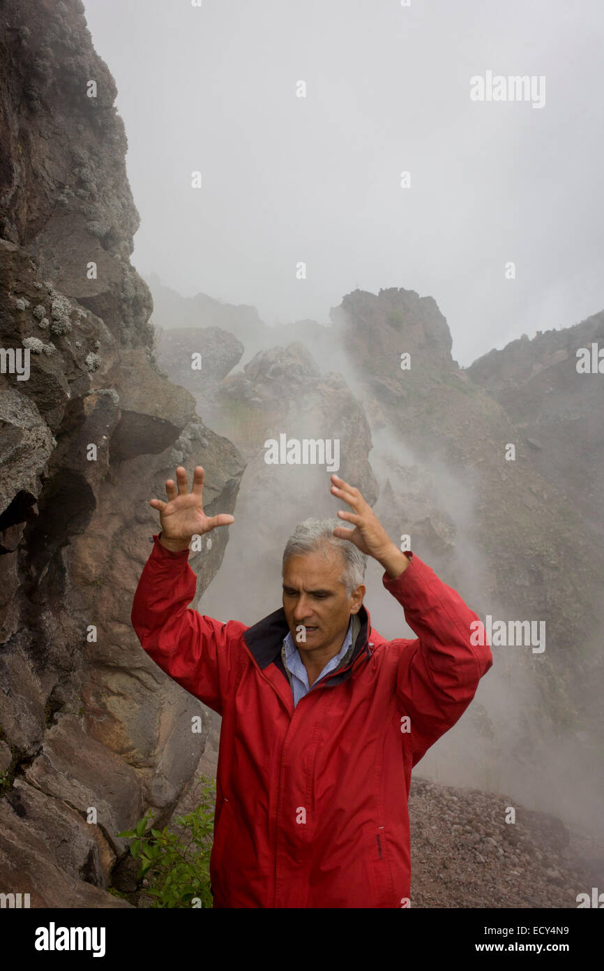 Giuseppe Mastrolorenzo, Vulkanologe mit Osservatorio Vesuviano und führende Autorität auf lokalen Geologie (siehe Beschreibung). Stockfoto