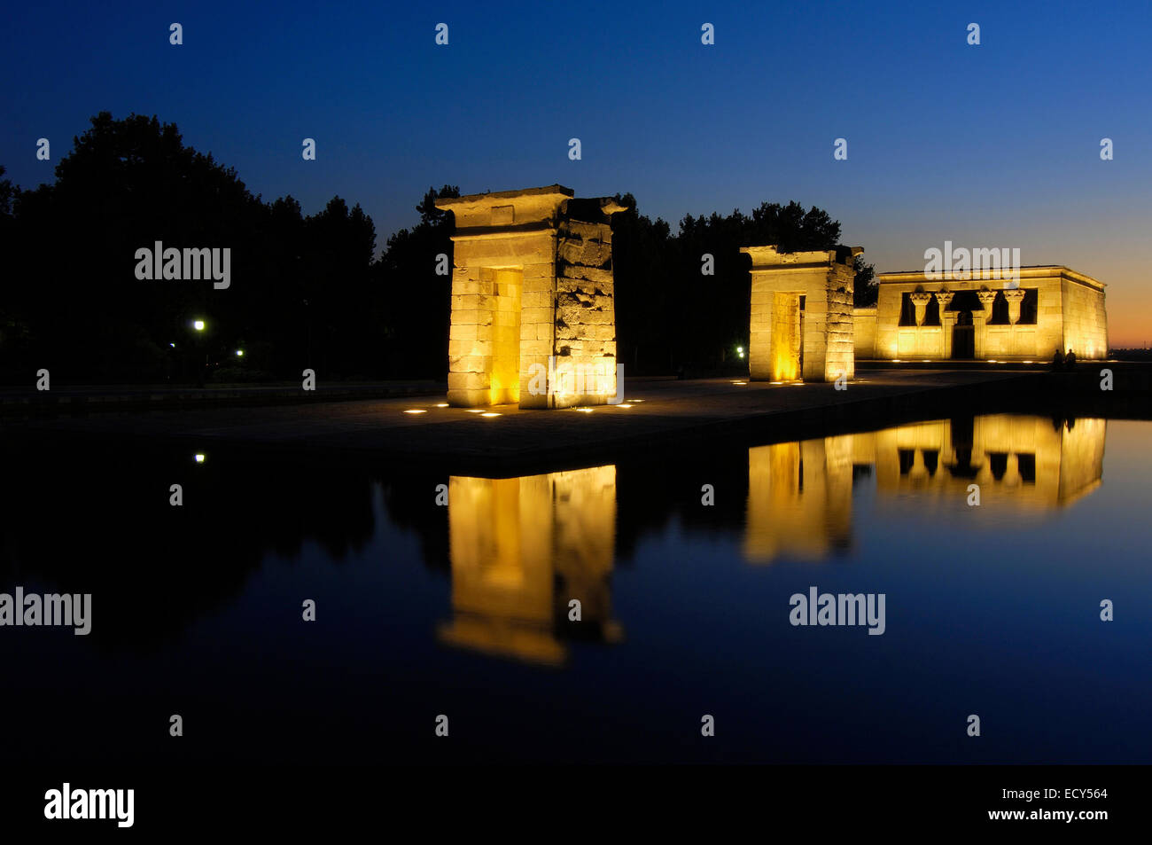 Ägyptische Tempel von Debod, 2. Jahrhundert v. Chr., bei Dämmerung, Madrid, Spanien, Europa Stockfoto