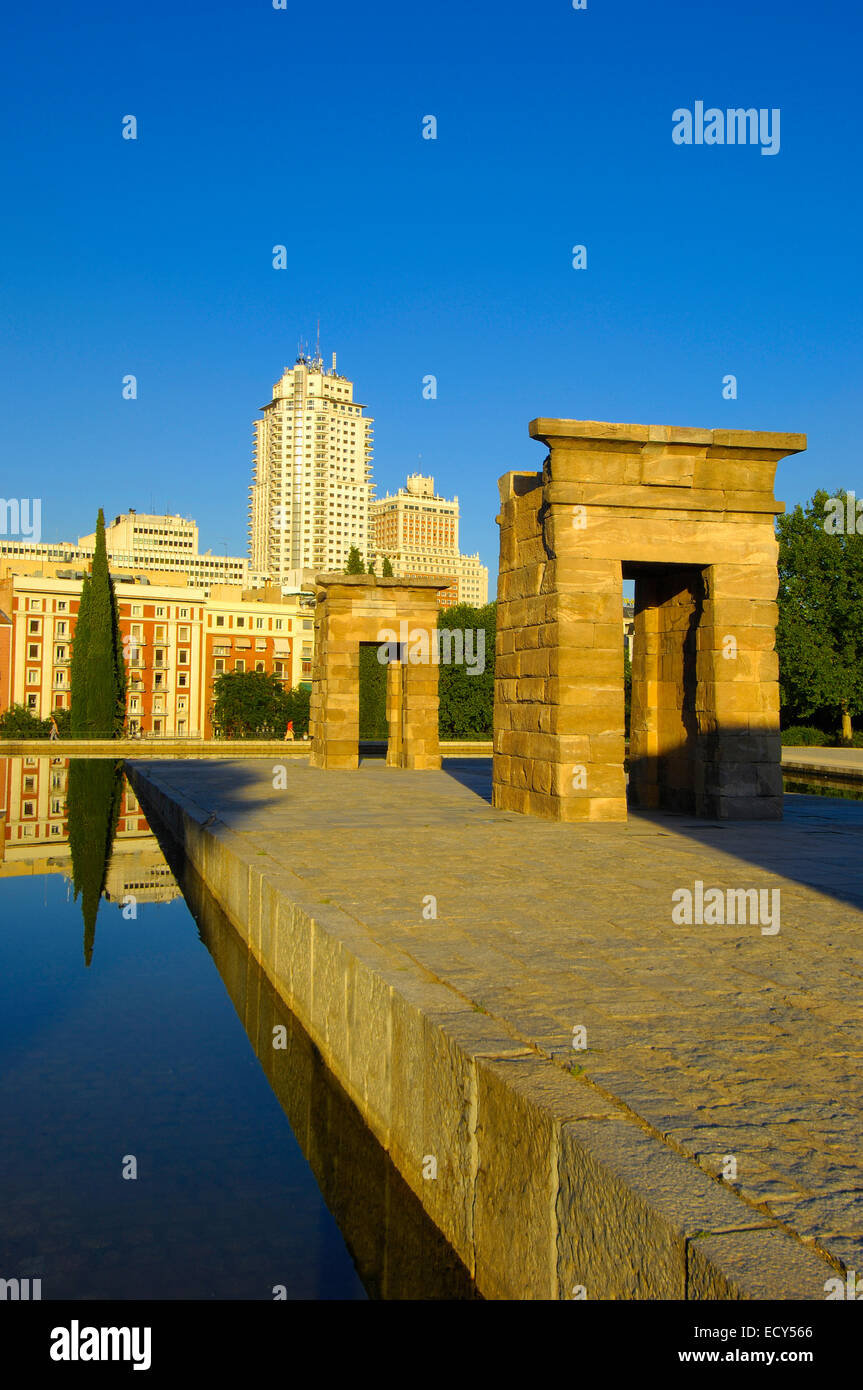 Ägyptische Tempel von Debod, 2. Jahrhundert v. Chr., bei Dämmerung, Madrid, Spanien, Europa Stockfoto