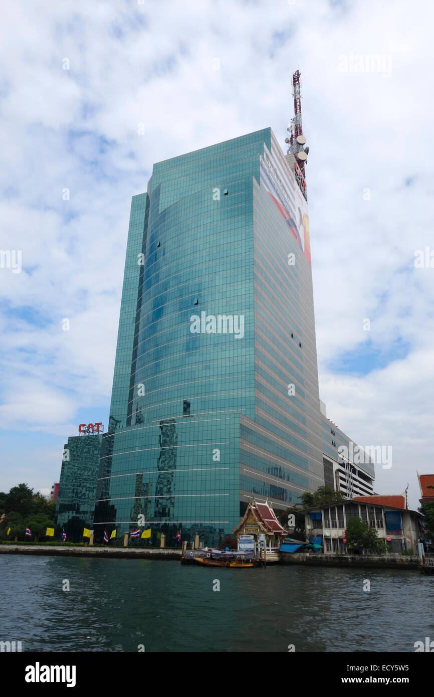 CAT Telecom Turm des Gebäudes. Chao-Phraya-Fluss. Bangkok, Thailand. Asien. Stockfoto