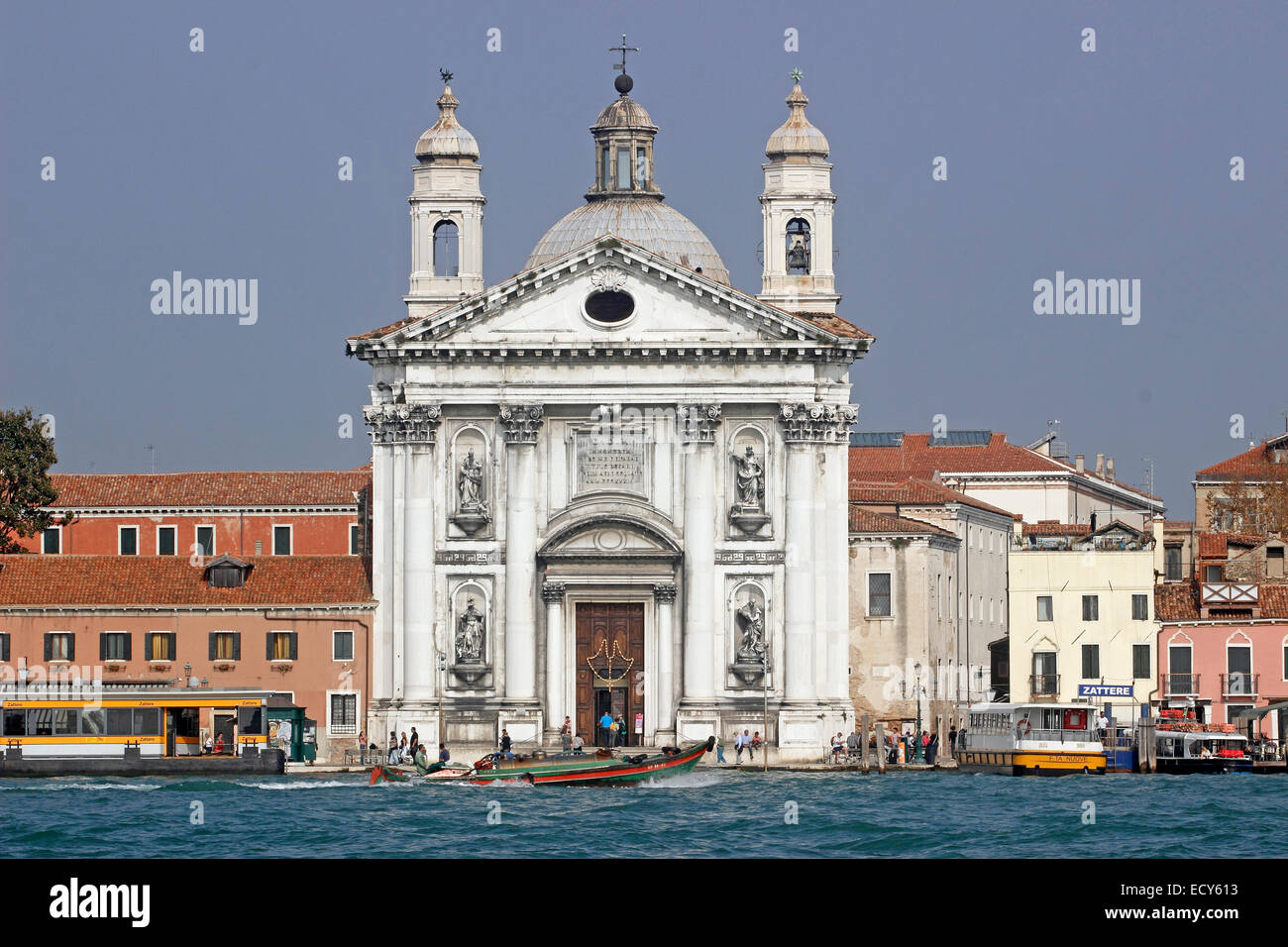 Zattere Landung mit der Kirche Santa Maria del Rosario oder Gesuati Kirche, Dorsoduro, Venedig, Veneto, Italien Stockfoto
