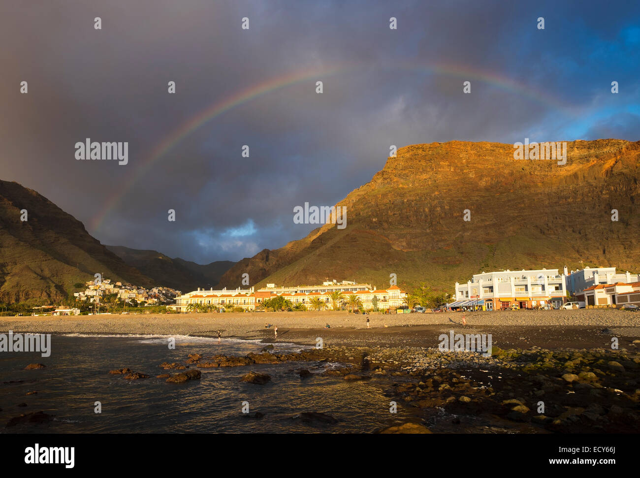 Dörfer von La Calera und La Puntilla, Regenbogen, Valle Gran Rey, La Gomera, Kanarische Inseln, Spanien Stockfoto