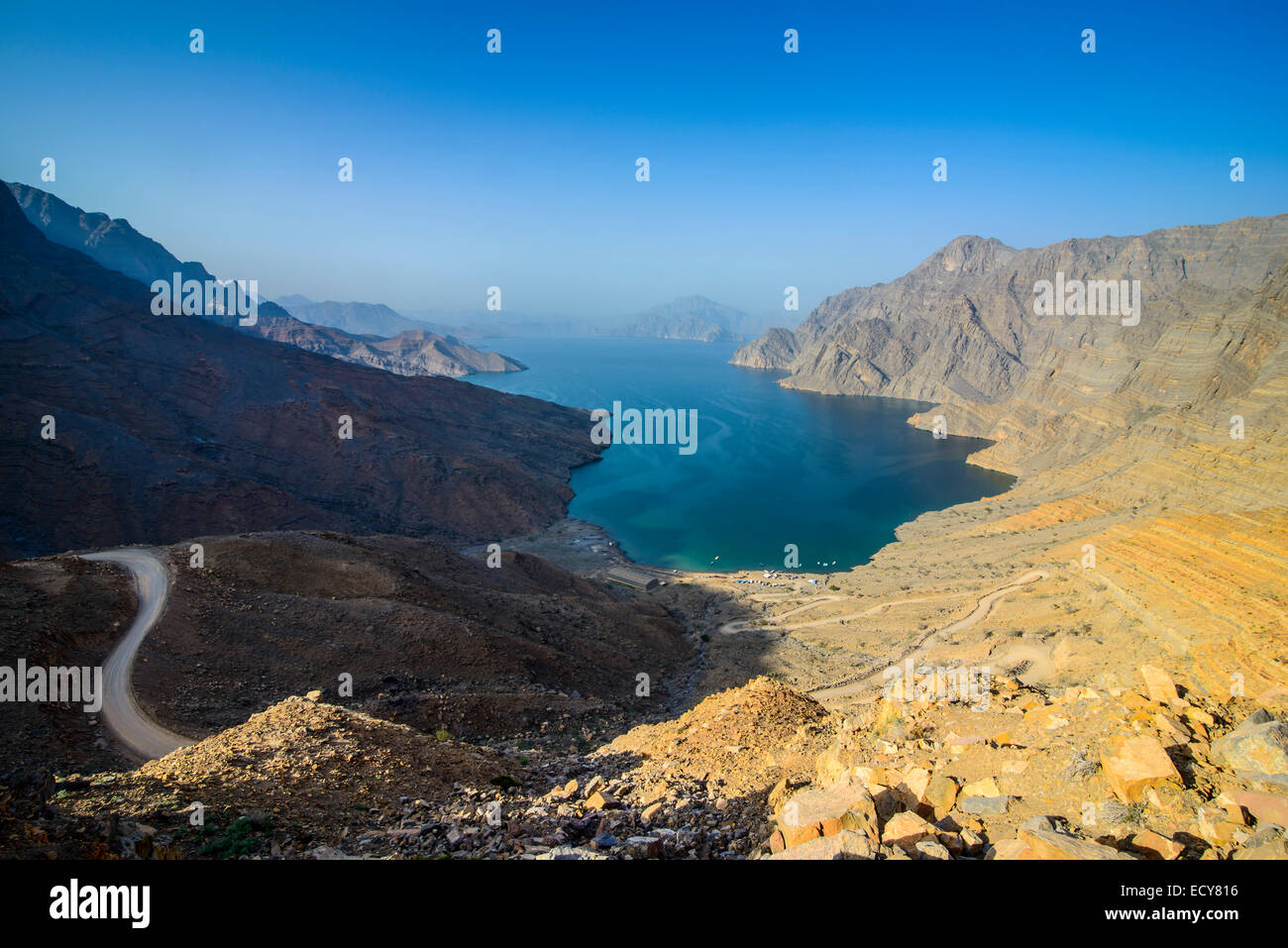 Mit Blick auf den Fjord Khor Najd, Musandam, Oman Stockfoto