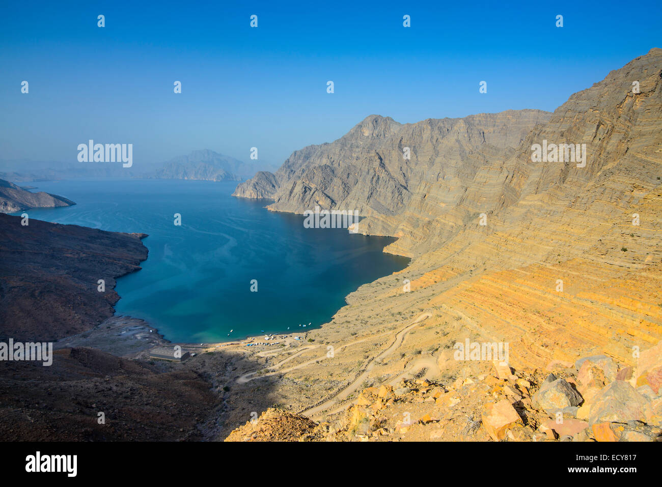 Mit Blick auf den Fjord Khor Najd, Musandam, Oman Stockfoto