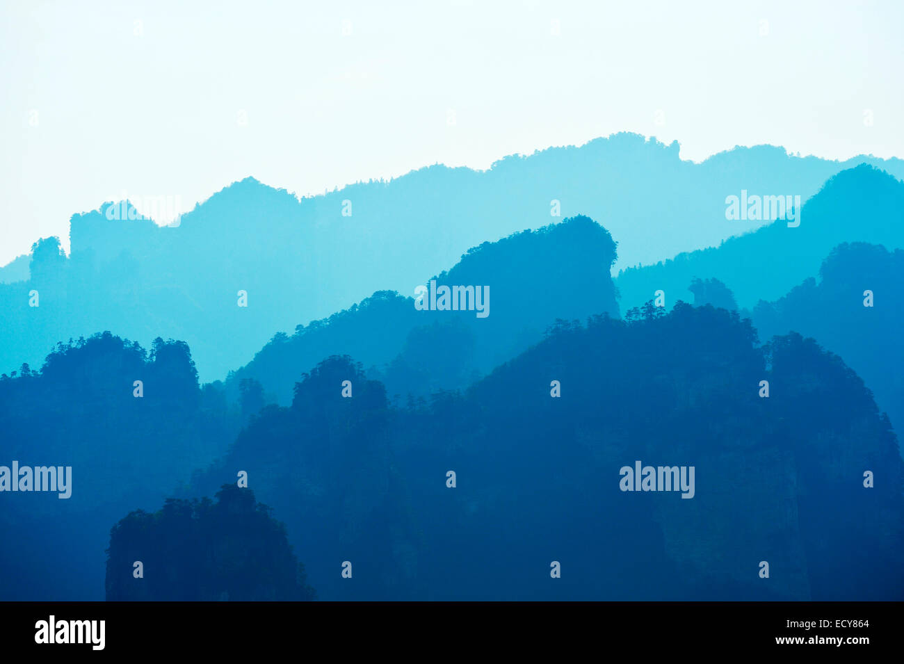 Silhouette von 'Avatar' Berge, Nationalpark Zhangjiajie, Provinz Hunan, China Stockfoto