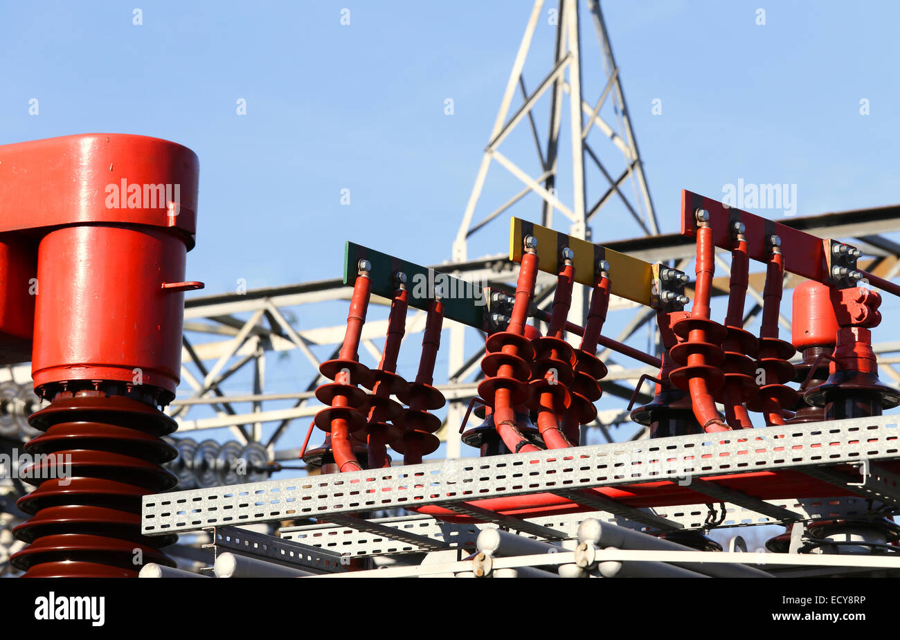 große elektrische Kupfer Anschlüsse eines Kraftwerks zur Stromerzeugung Stockfoto