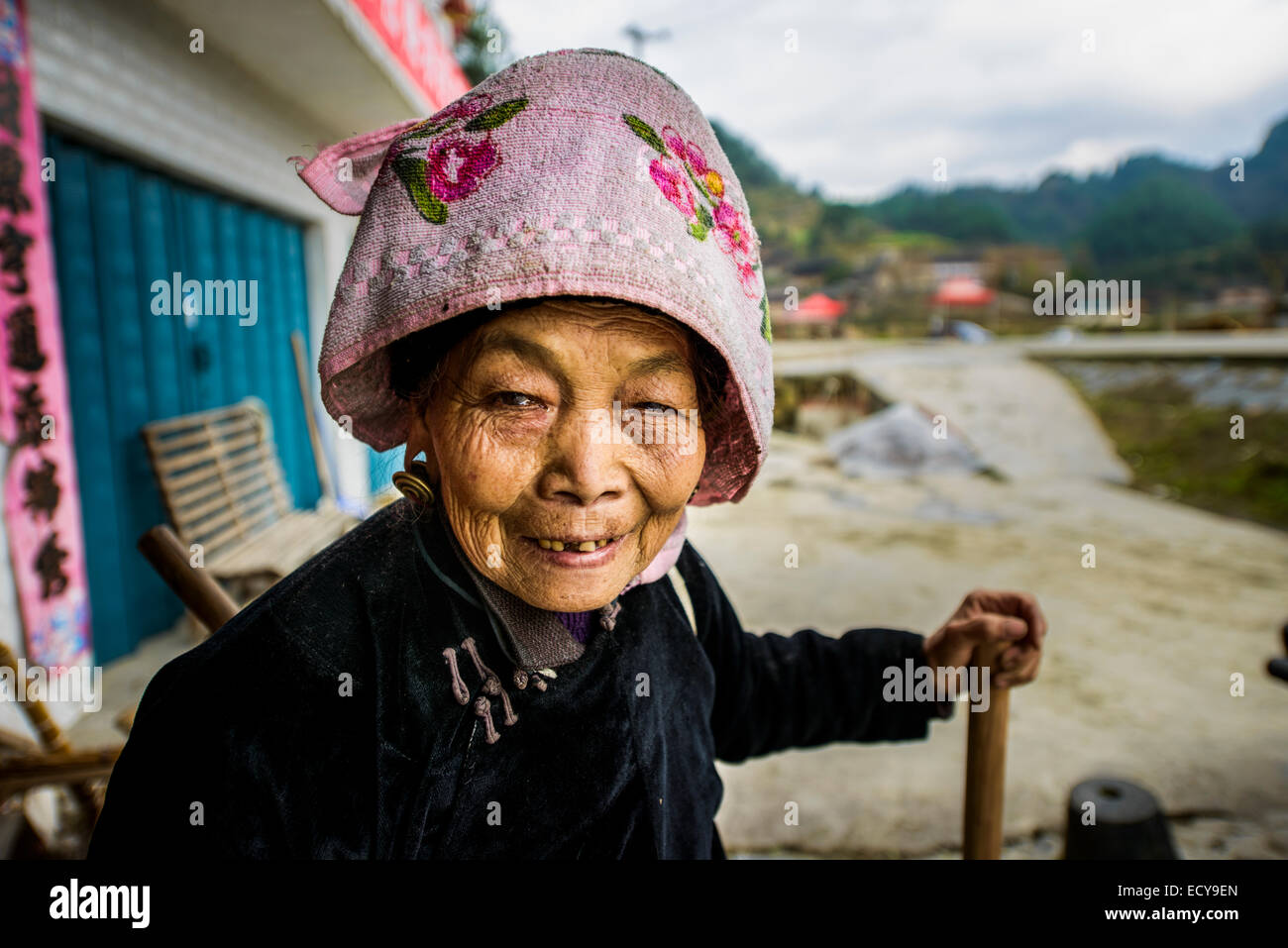 Alte Frau von der Miao-Minderheit Provinz Guizhou, China Stockfoto