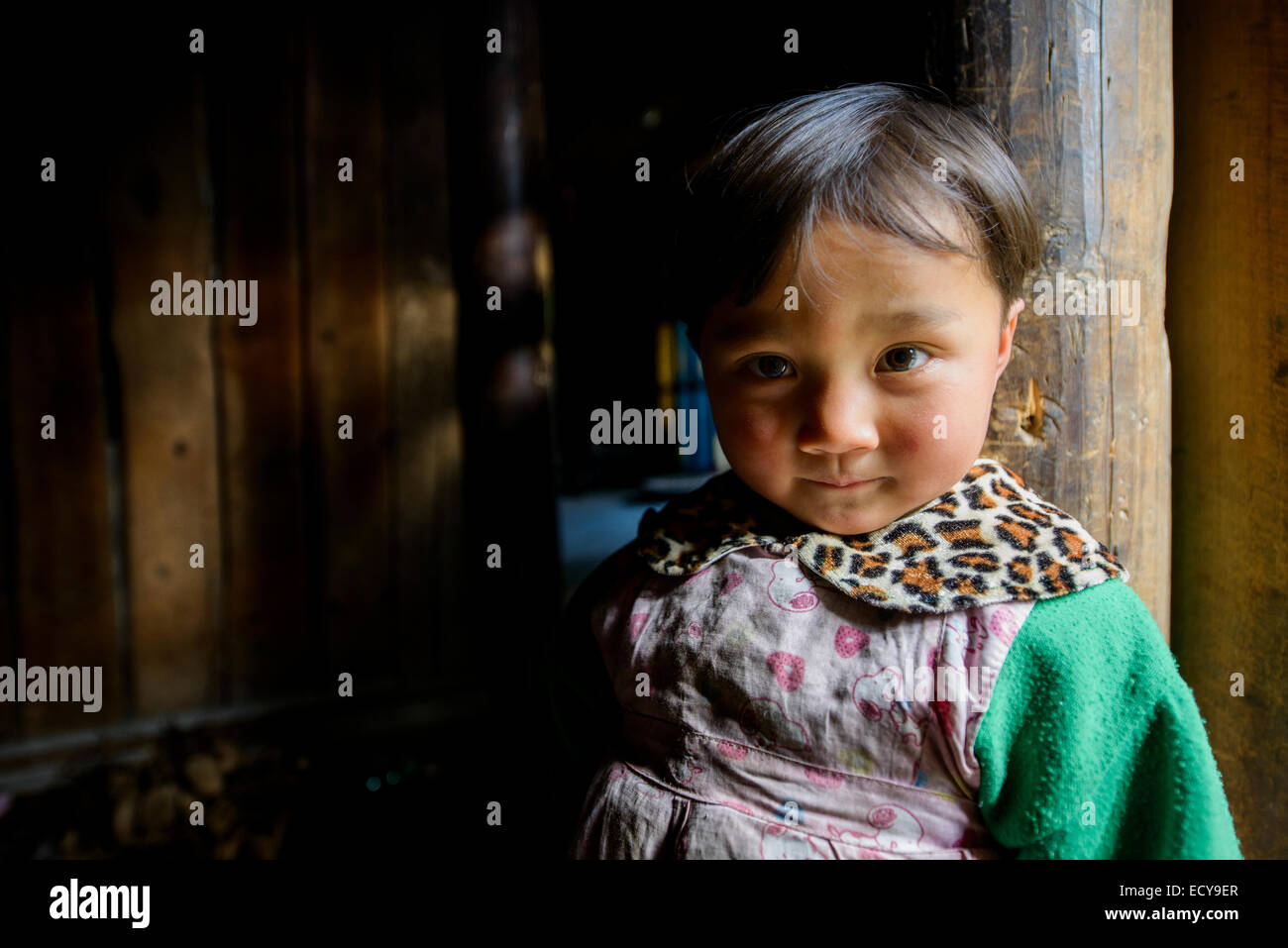 Mädchen von der traditionellen Dorf von Guizhou Provinz, China Stockfoto