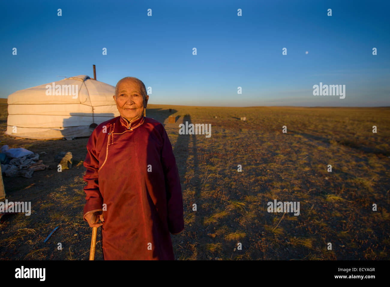Mongol woman -Fotos und -Bildmaterial in hoher Auflösung – Alamy