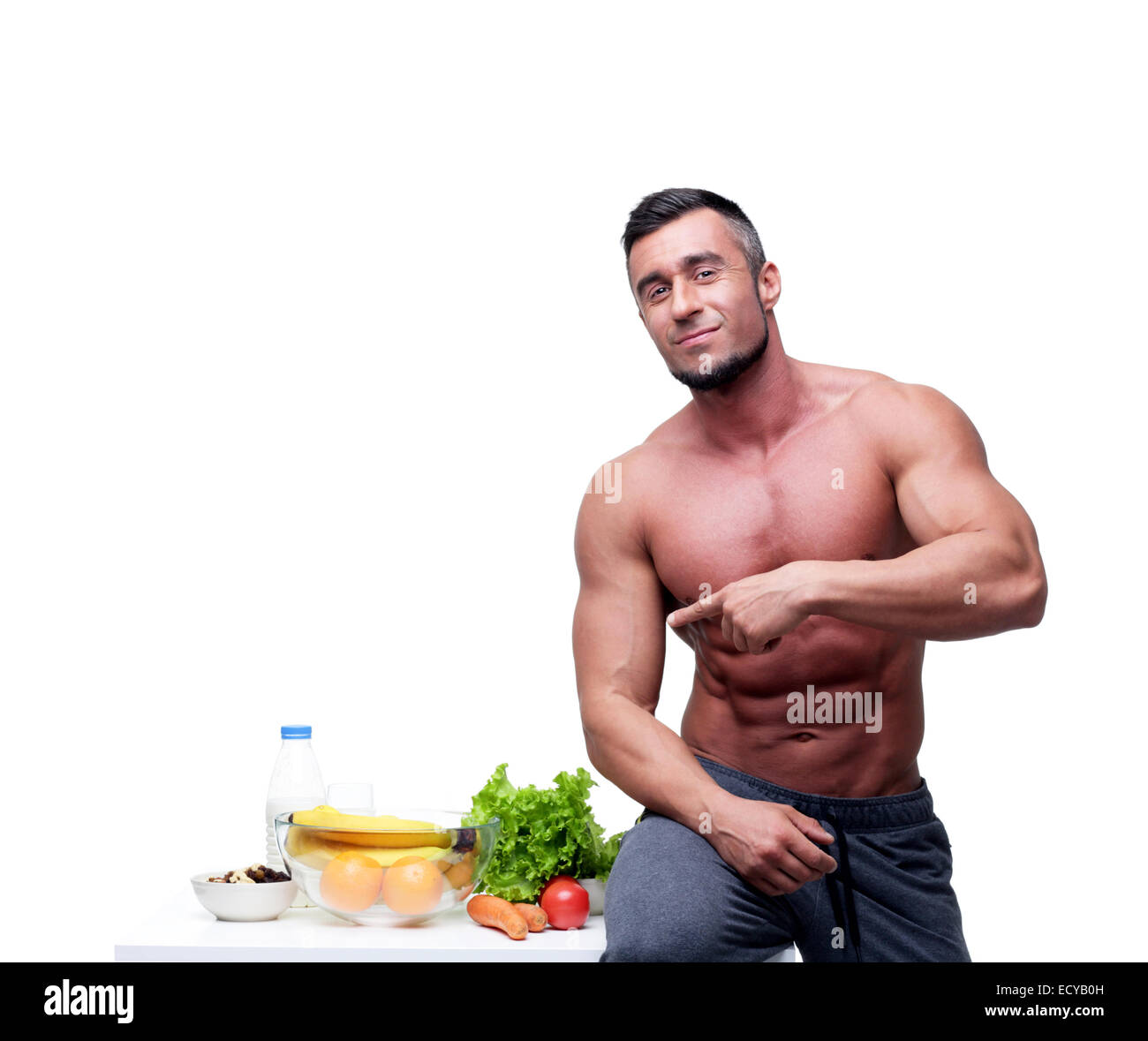 Glücklich muskulöser Mann zeigte auf gesunde Ernährung Stockfoto