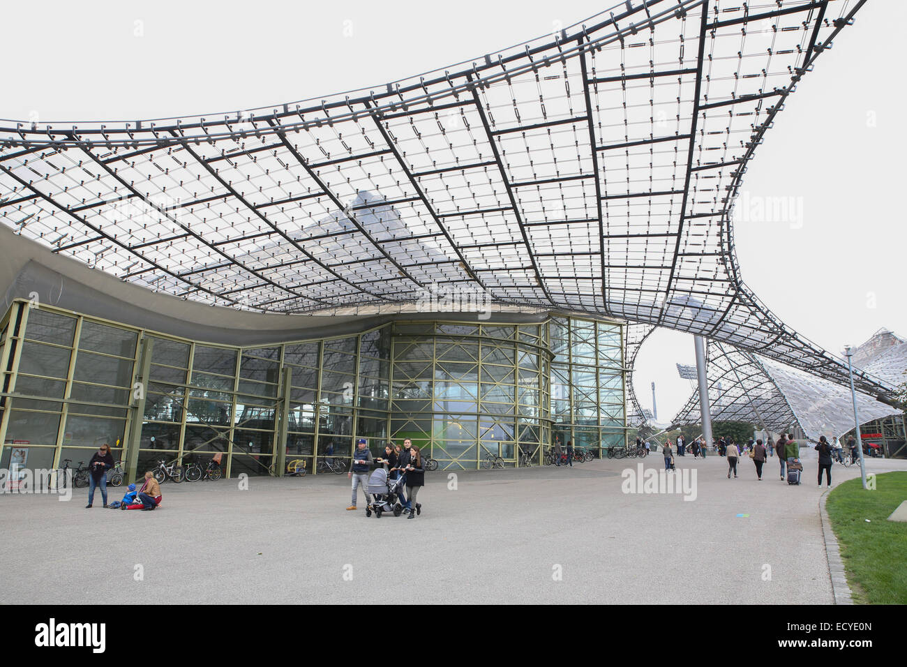 Mnchen Olympiapark Architektur auen Deutschland Wahrzeichen im freien  Pavillon Pavillon-Dach Metall Dachzelt Stockfotografie - Alamy