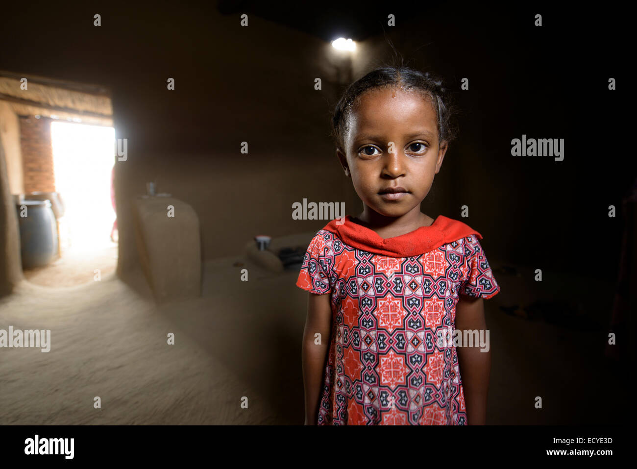 Mädchen von der Sahara Wüste, Sudan Stockfoto