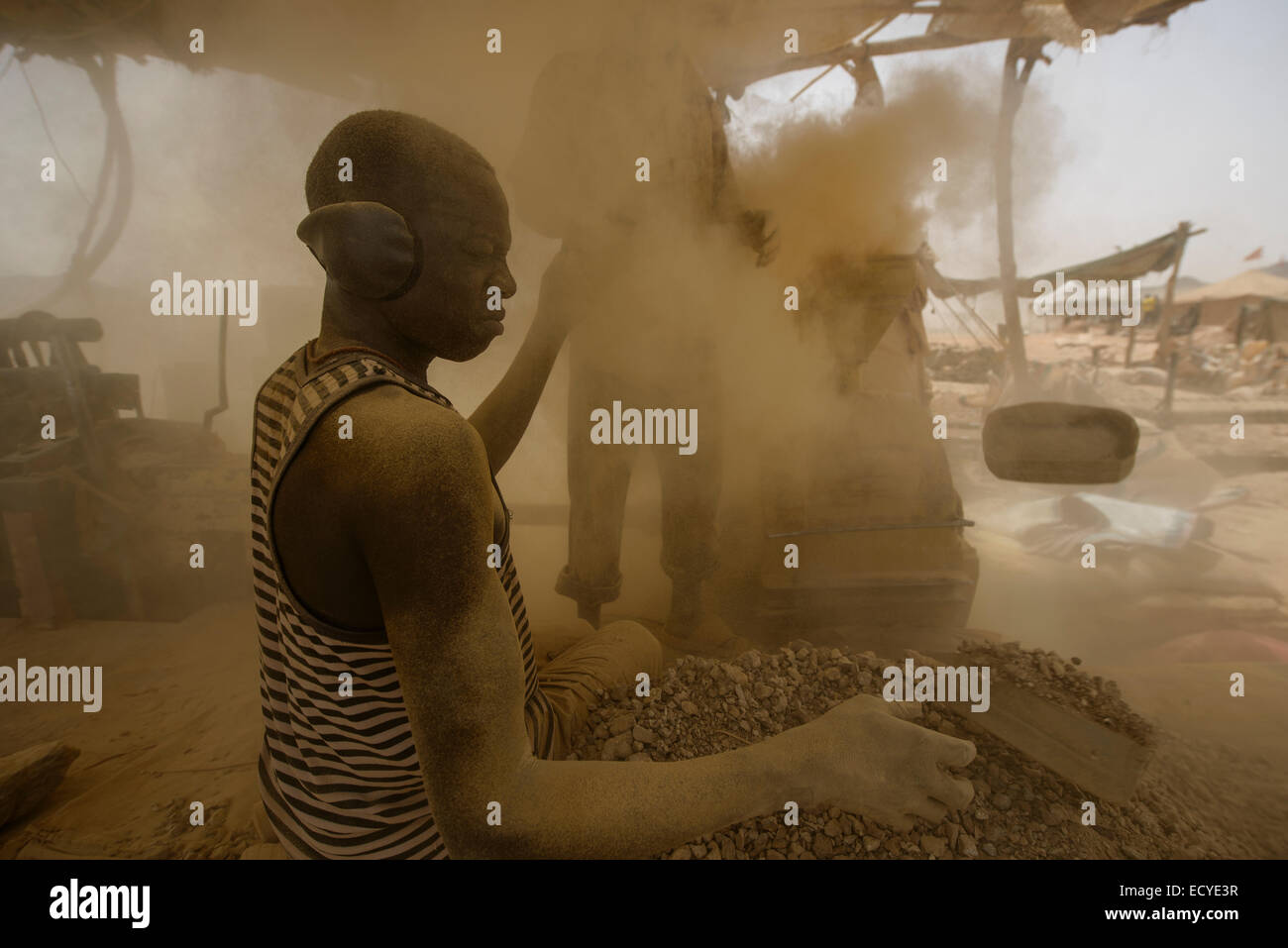 Goldgräber in den Goldmarkt Delgo, Sudan Stockfoto