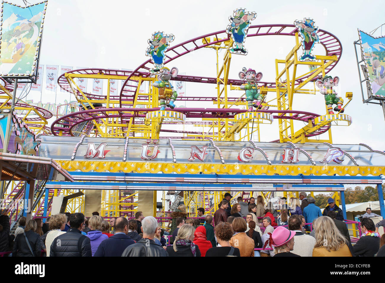 Münchner Oktoberfest Vergnügungspark Menge deutsche Volk Stockfoto