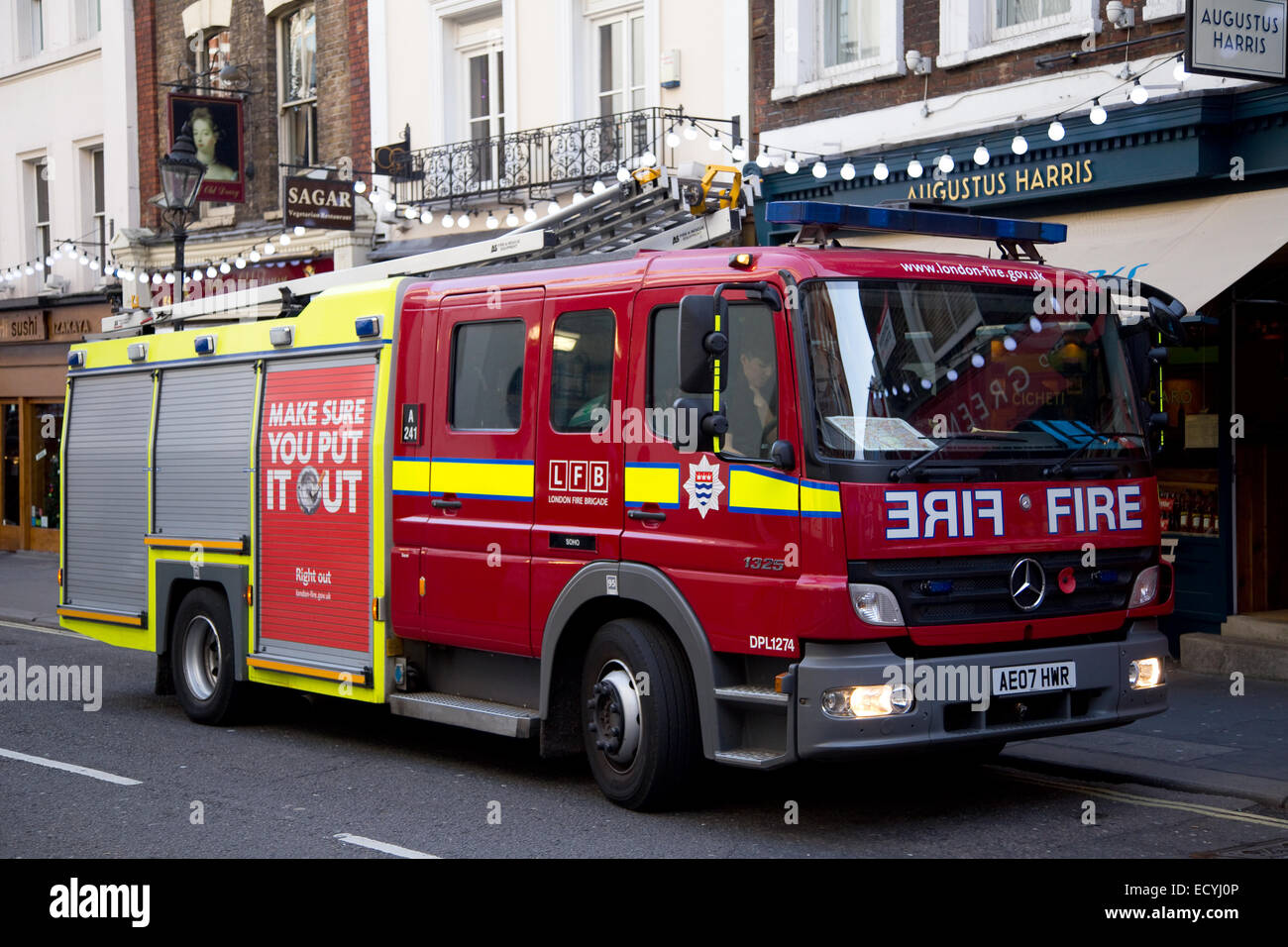 LONDON - 11. Dezember: Die Feuerwehr besuchen Notfall in Covent Garden am 11. Dezember 2014 in London, England, UK. LON Stockfoto