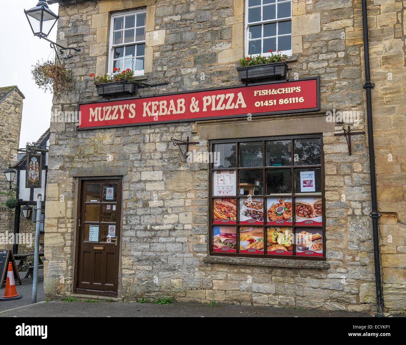 Bewältigung der Ort Kebab & Pizza Markt Northleach englischen Cotswolds, Gloucestershire Stockfoto