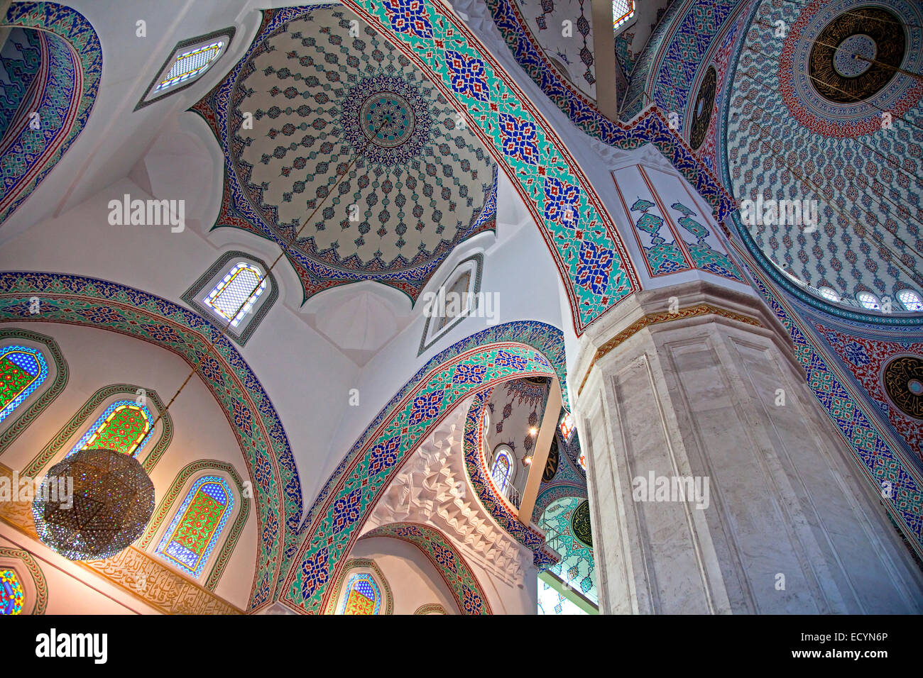 Innere des Kocatepe Camii, größte Moschee in Ankara, Türkei Stockfoto