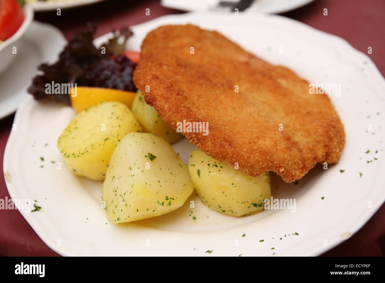 Salzburg paniert dünne Freund Schweinefleisch Wiener Schnitzel Stockfoto