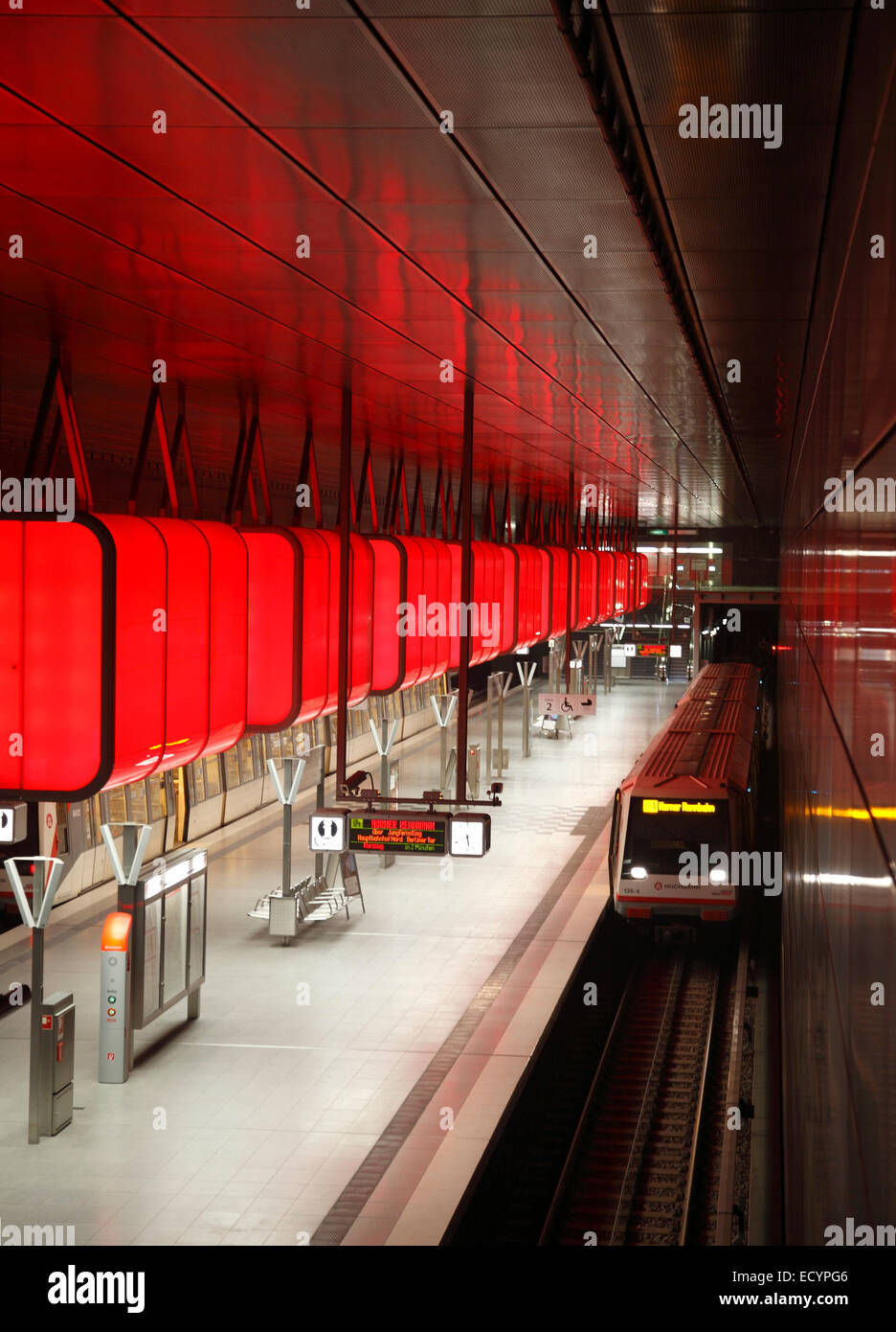 Farbe-Licht-Installation an der u-Bahn Station HAFENCITY Universität (University), neue U-Bahn-Linie U4, Hafencity, Hamburg, Deutschland Stockfoto